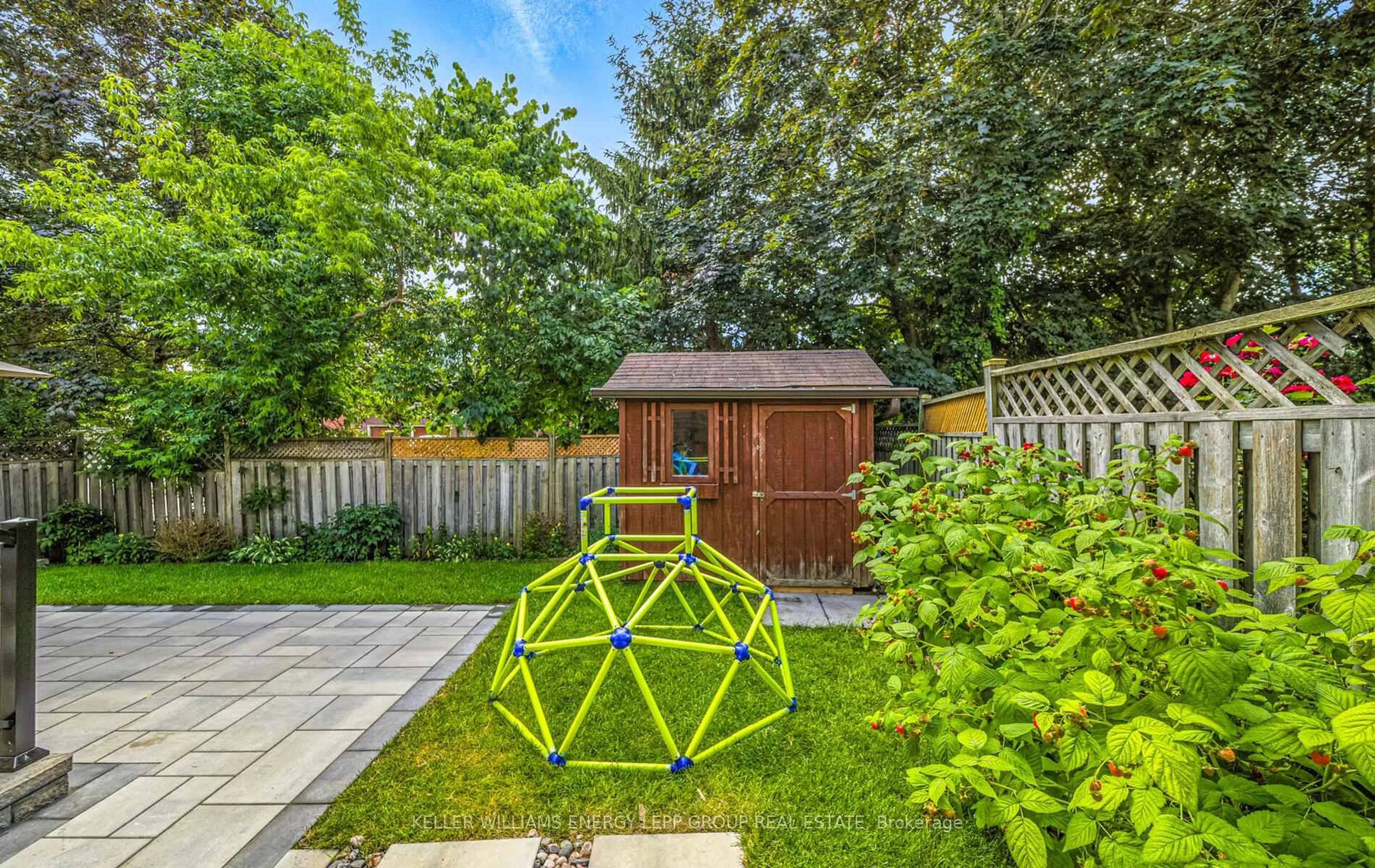 Shed for 15 Mandy Crt, Whitby Ontario L1N 8X6