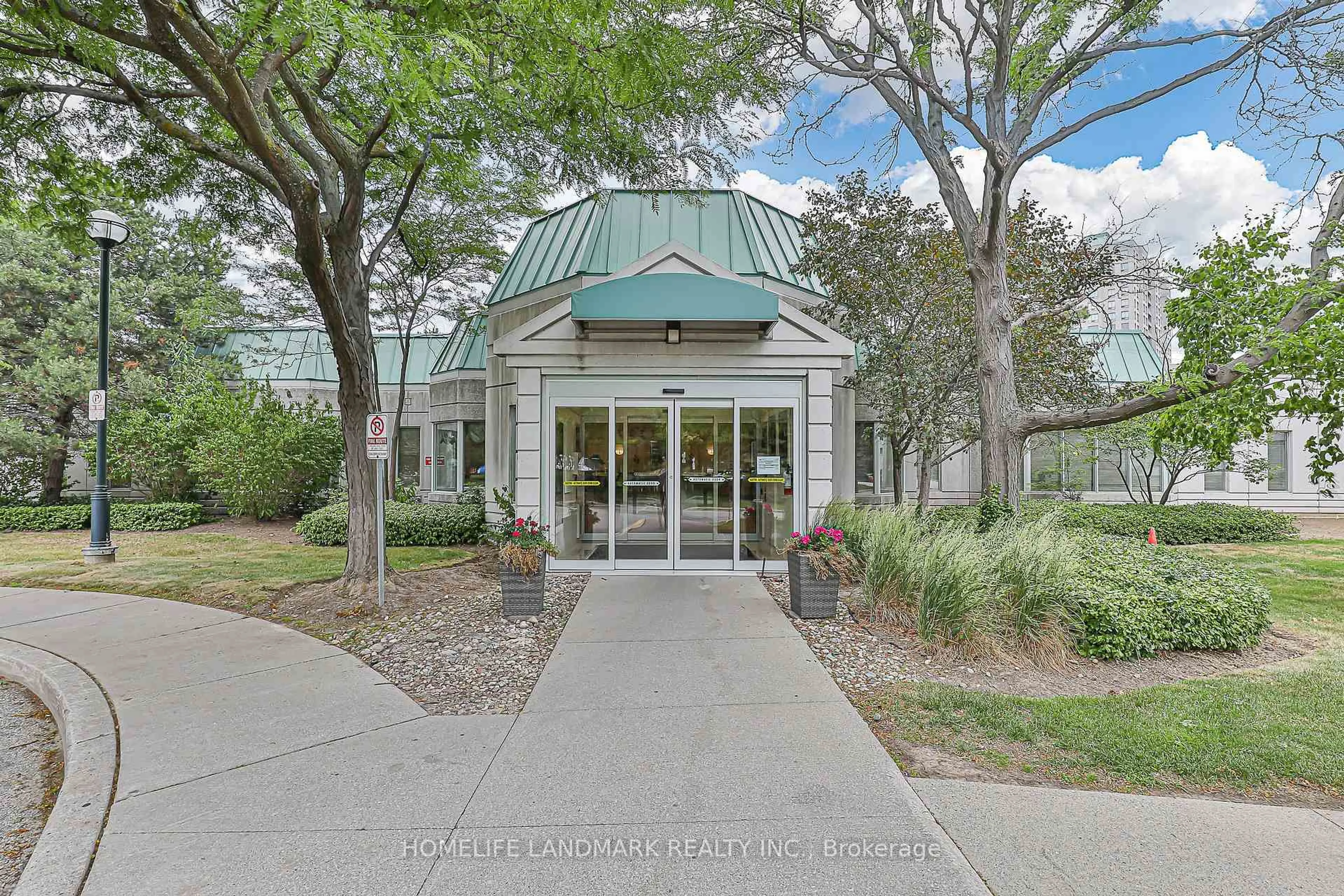 Indoor foyer for 5001 Finch Ave #SPH05, Toronto Ontario M1S 5J9