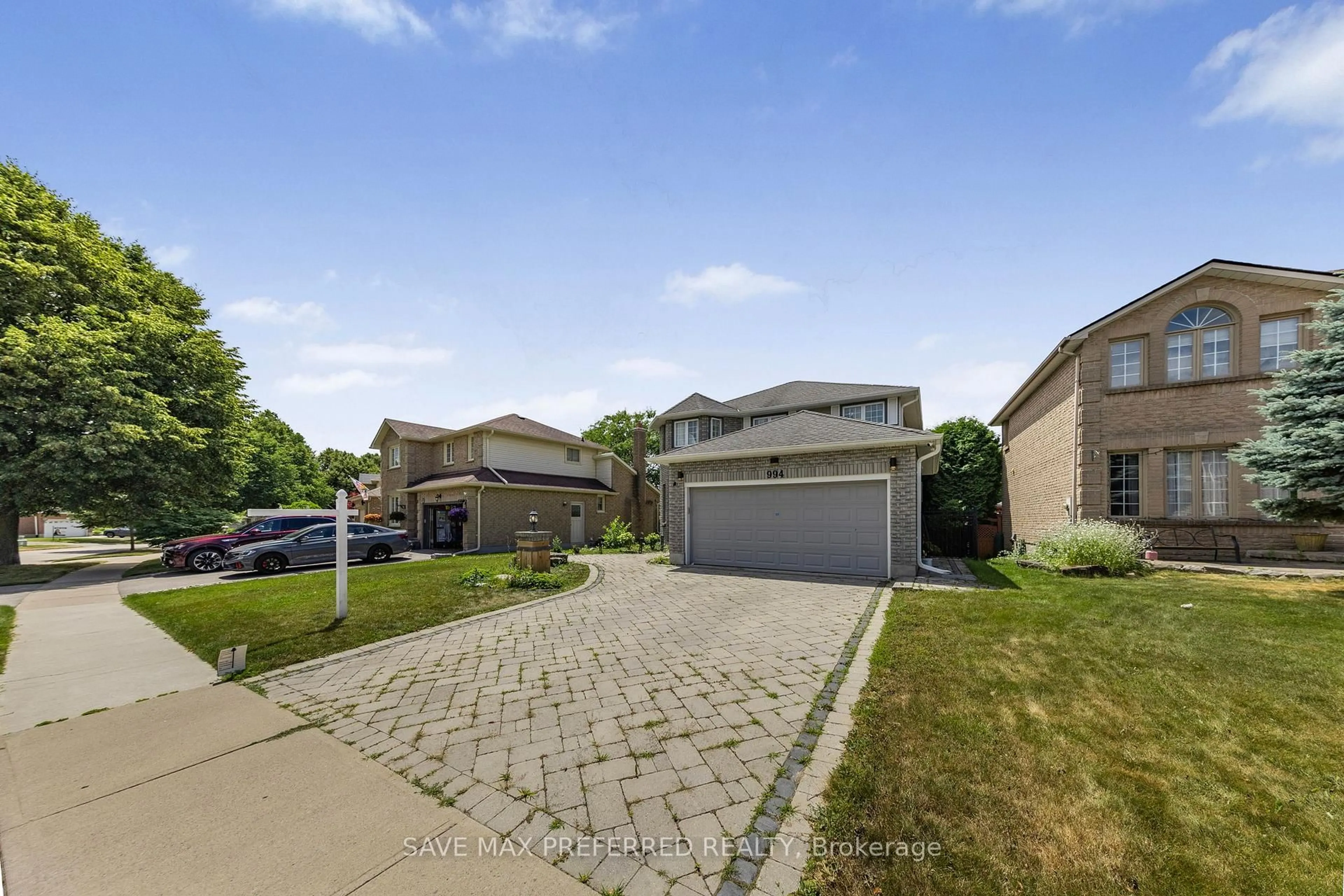 A pic from outside/outdoor area/front of a property/back of a property/a pic from drone, street for 994 Copperfield Dr, Oshawa Ontario L1K 1S4