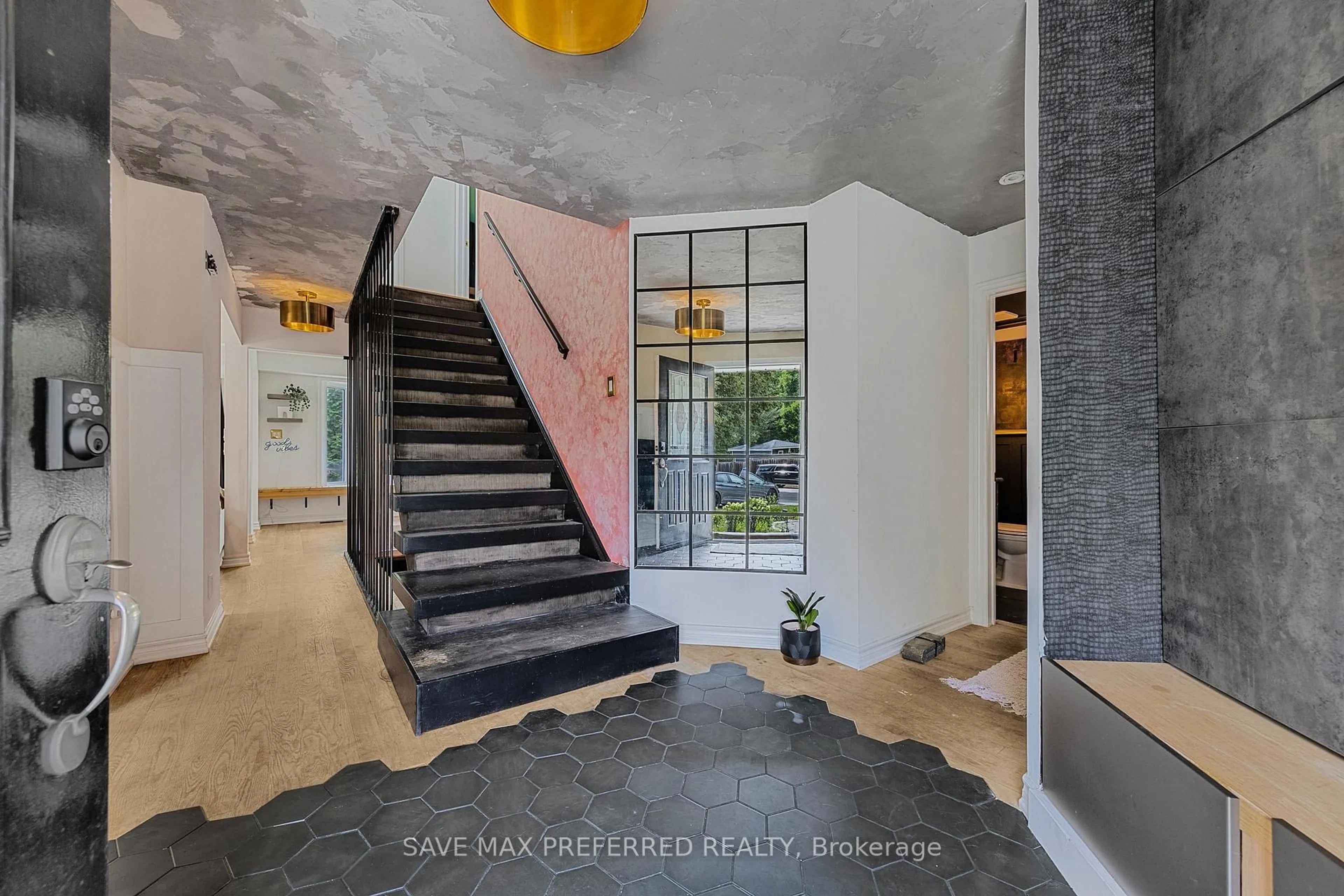 Indoor foyer for 994 Copperfield Dr, Oshawa Ontario L1K 1S4