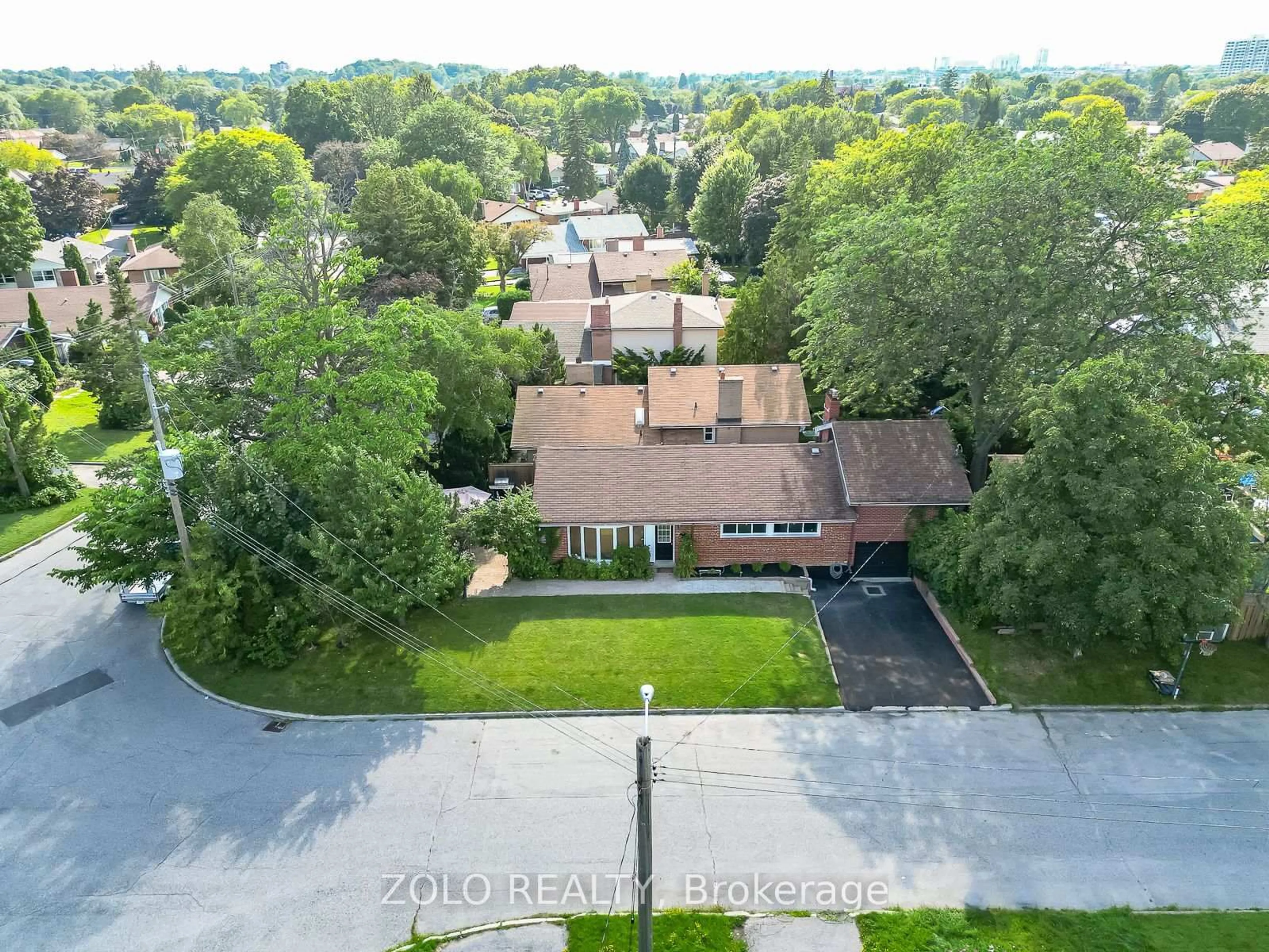 A pic from outside/outdoor area/front of a property/back of a property/a pic from drone, street for 24 Panmure Cres, Toronto Ontario M1K 4Y6