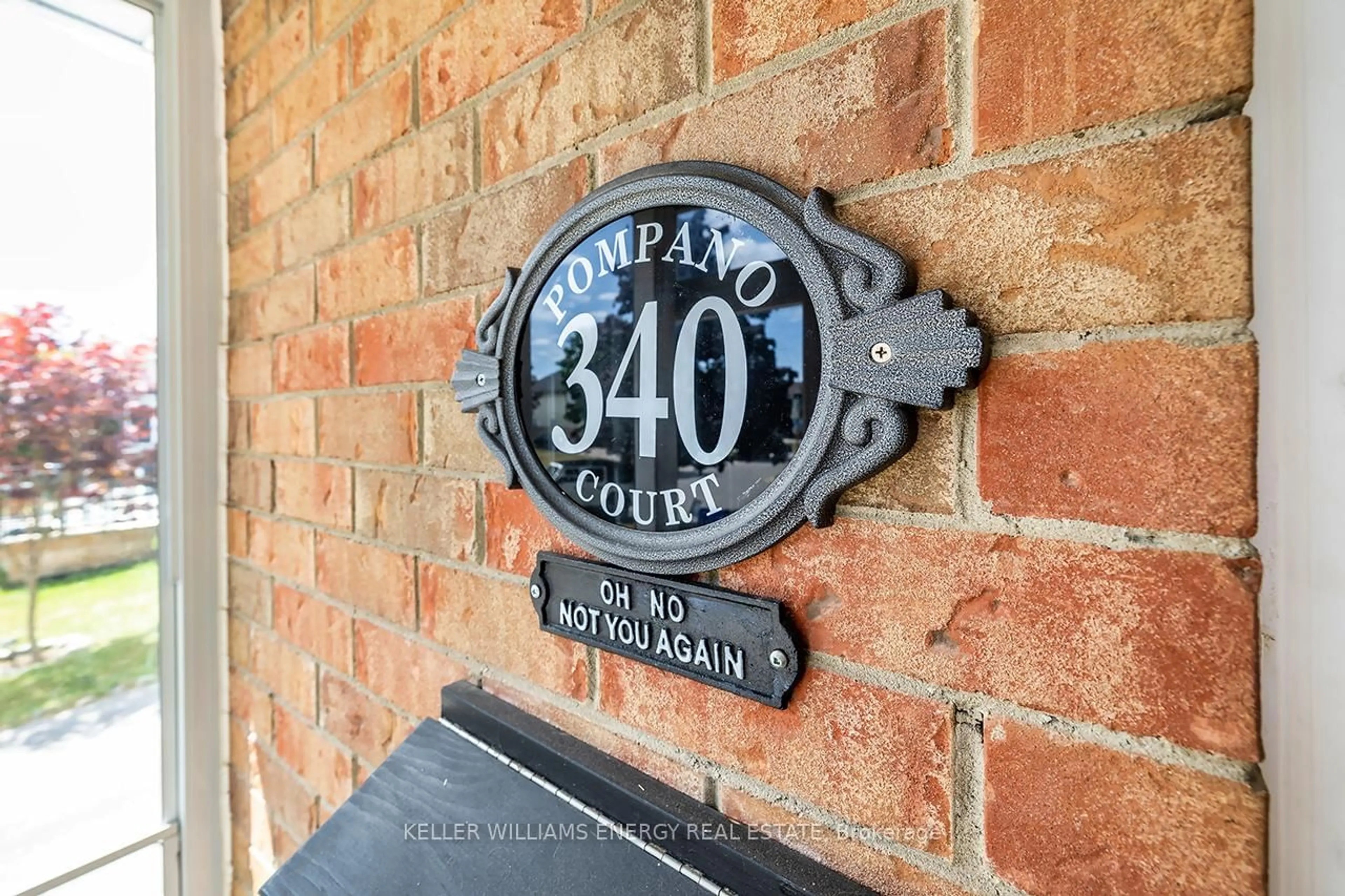 Indoor entryway for 340 Pompano Crt, Oshawa Ontario L1K 1M9