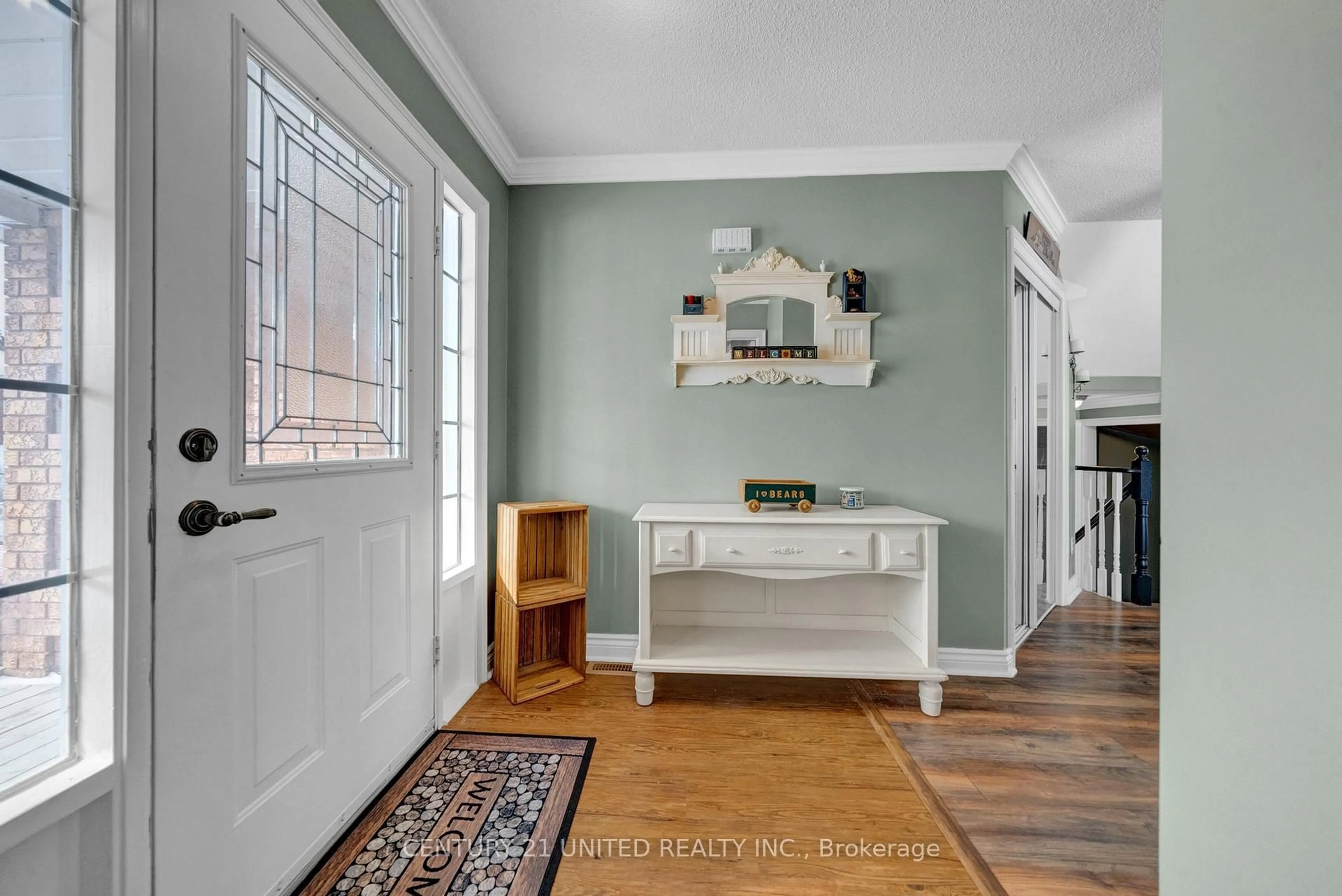 Indoor entryway for 3 Greenway Blvd, Scugog Ontario L9L 1S9