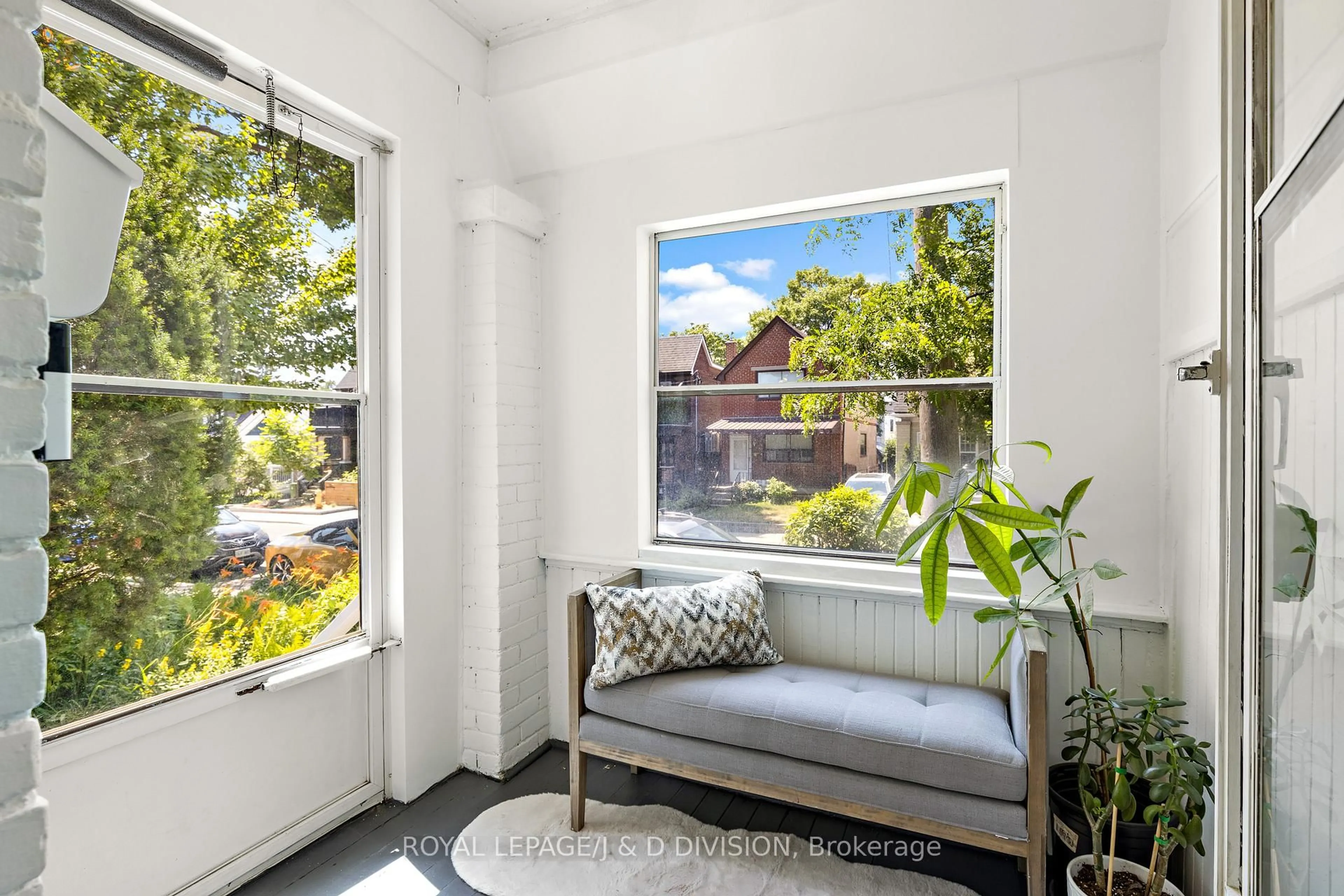 Indoor entryway for 123 Drayton Ave, Toronto Ontario M4C 3L8
