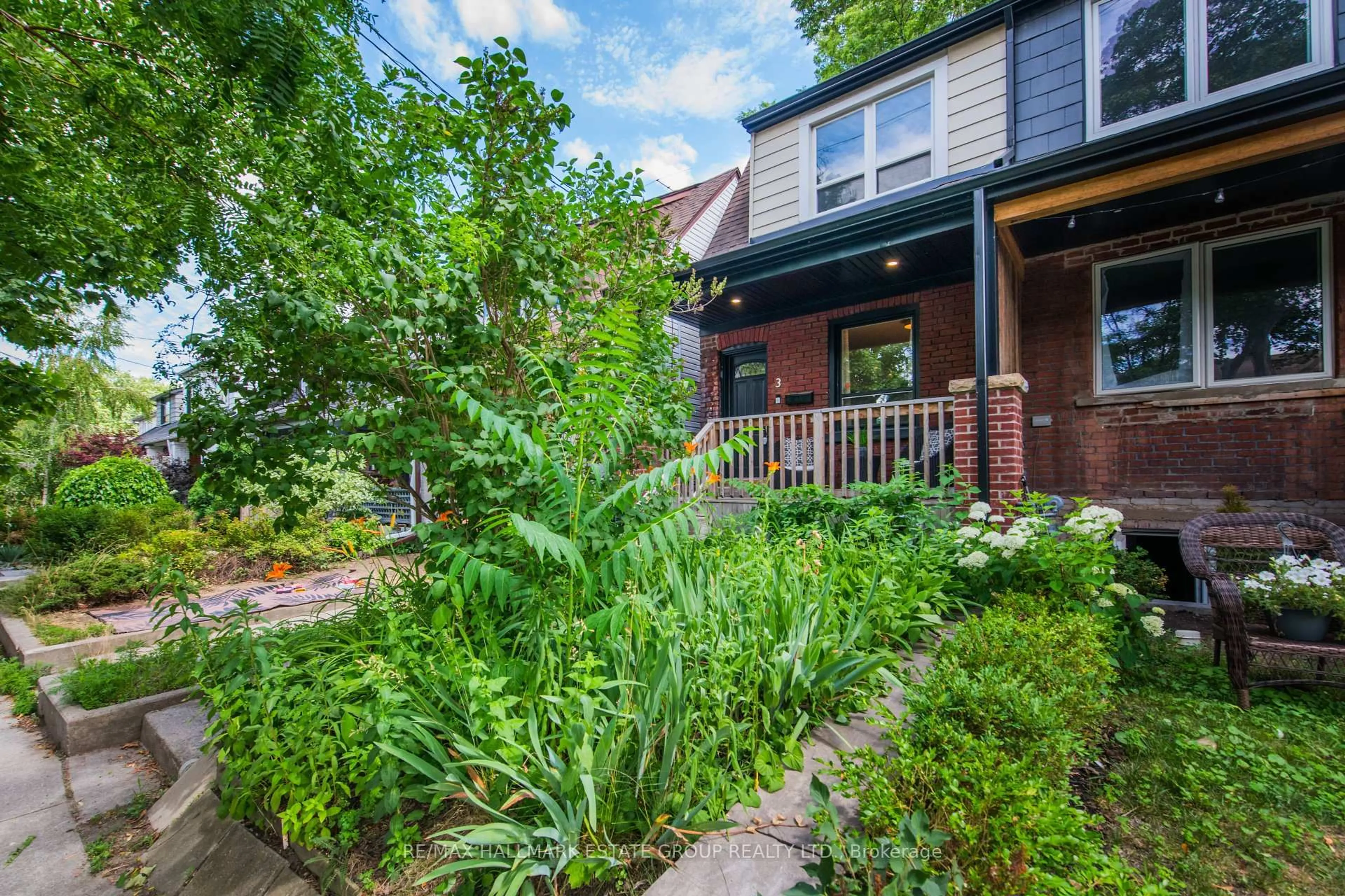 Patio, street for 3 Murdock Ave, Toronto Ontario M4C 1E3