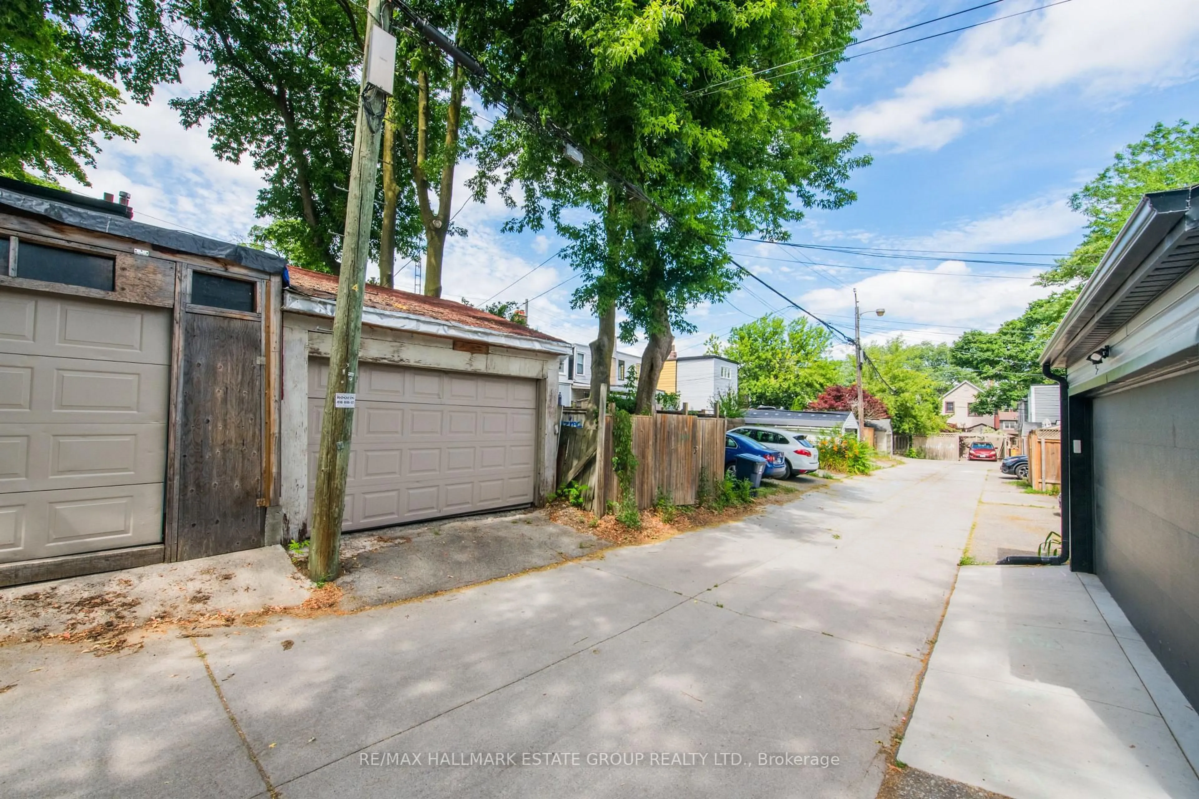 A pic from outside/outdoor area/front of a property/back of a property/a pic from drone, street for 3 Murdock Ave, Toronto Ontario M4C 1E3