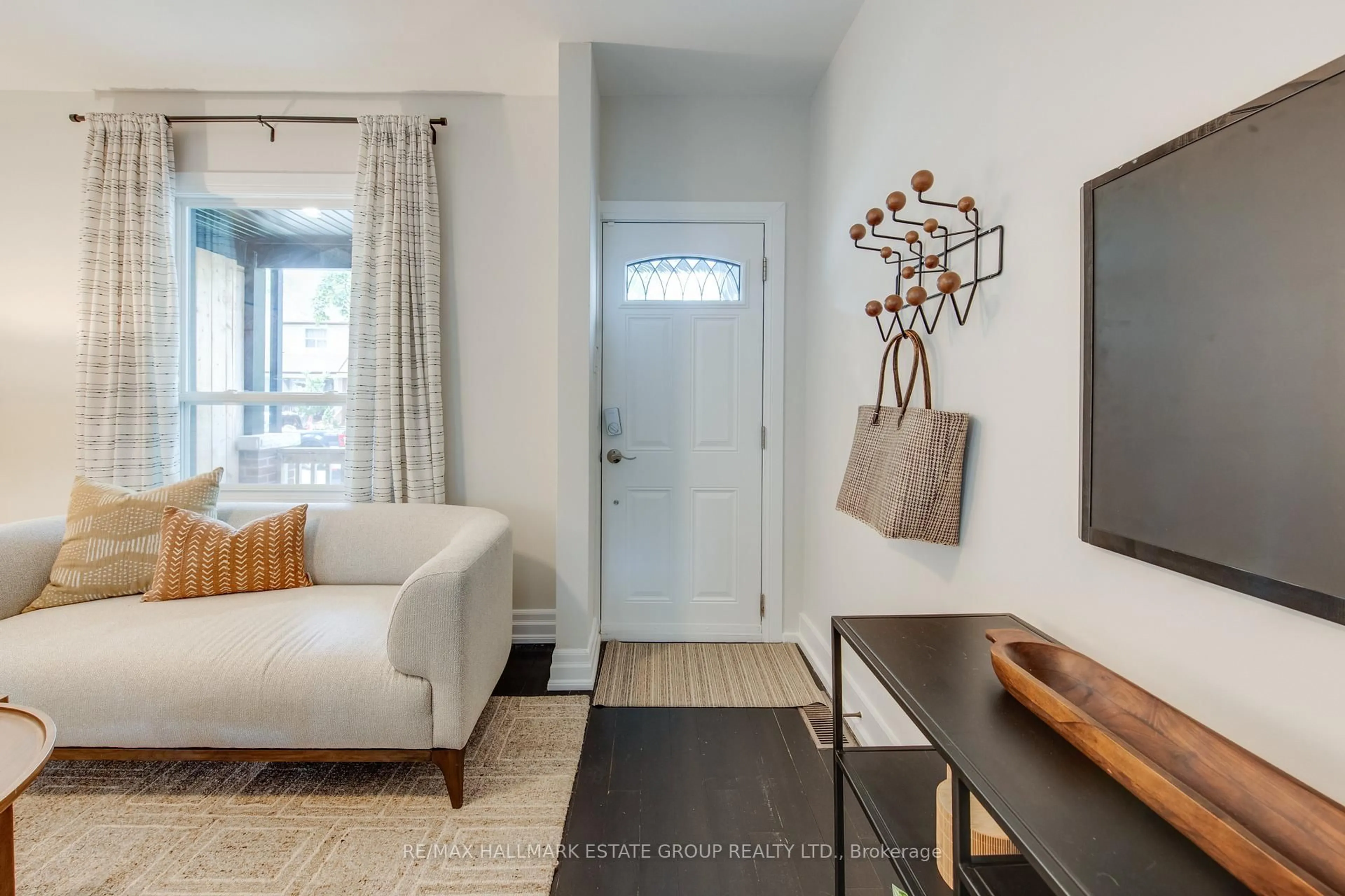 Indoor entryway for 3 Murdock Ave, Toronto Ontario M4C 1E3