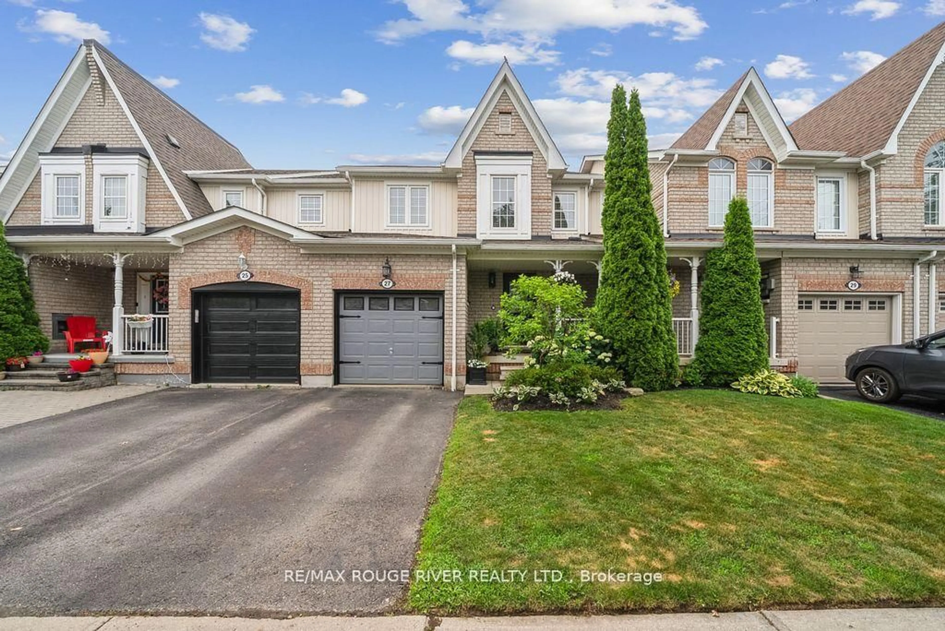 A pic from outside/outdoor area/front of a property/back of a property/a pic from drone, street for 27 Barchester Cres, Whitby Ontario L1M 2L7