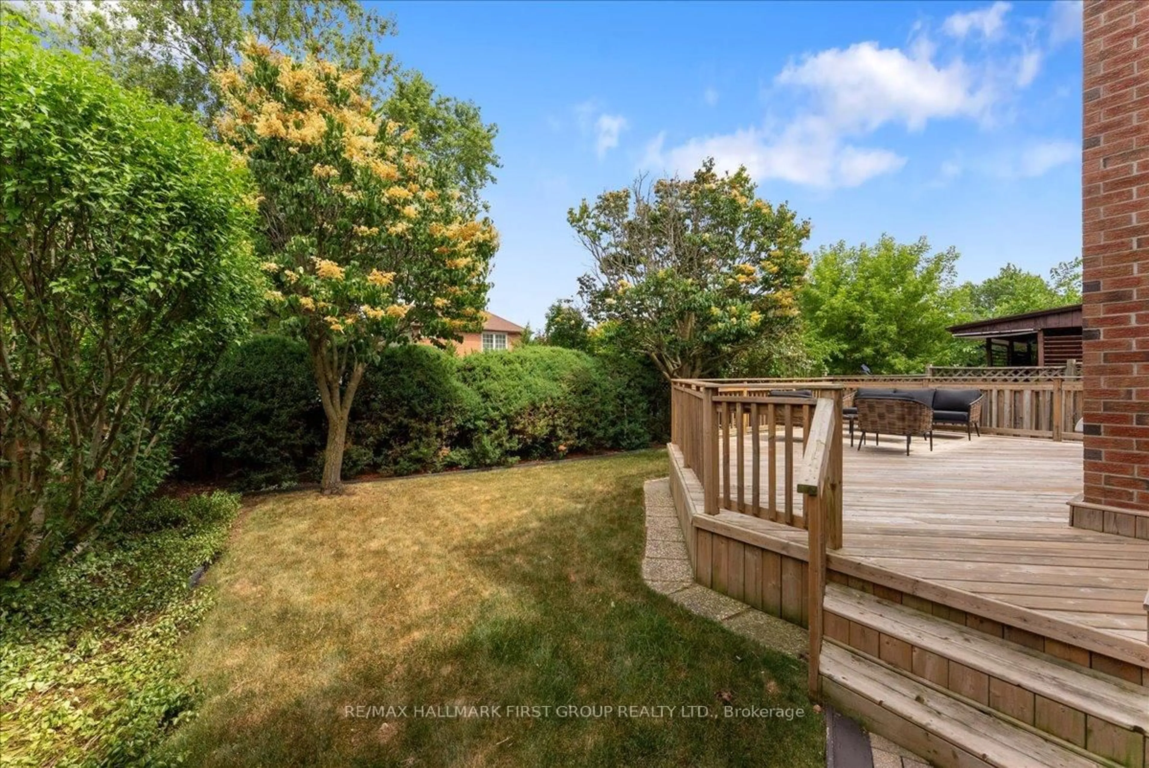 A pic from outside/outdoor area/front of a property/back of a property/a pic from drone, forest/trees view for 1869 Brookshire Sq, Pickering Ontario L1V 6L2