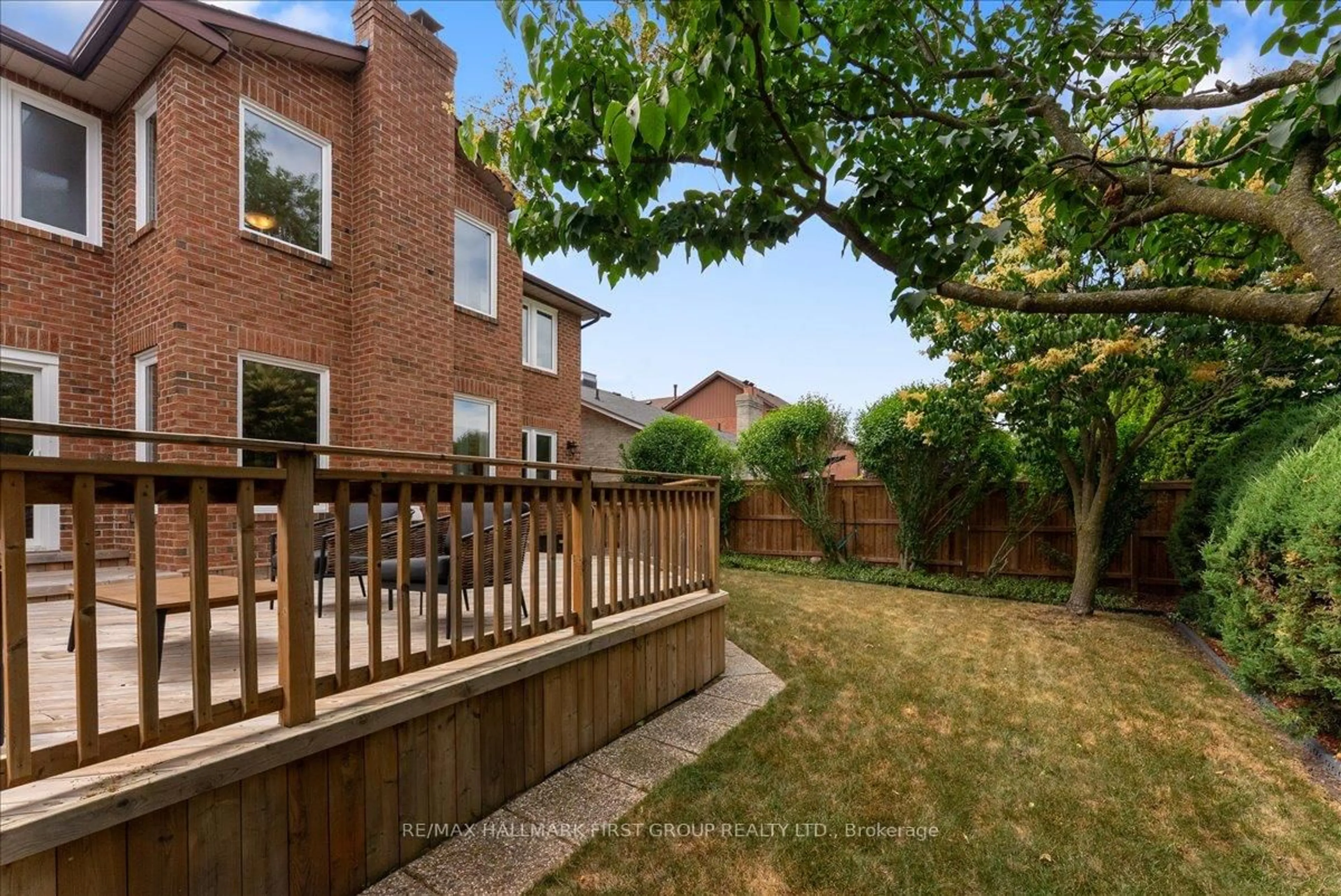 Patio, street for 1869 Brookshire Sq, Pickering Ontario L1V 6L2