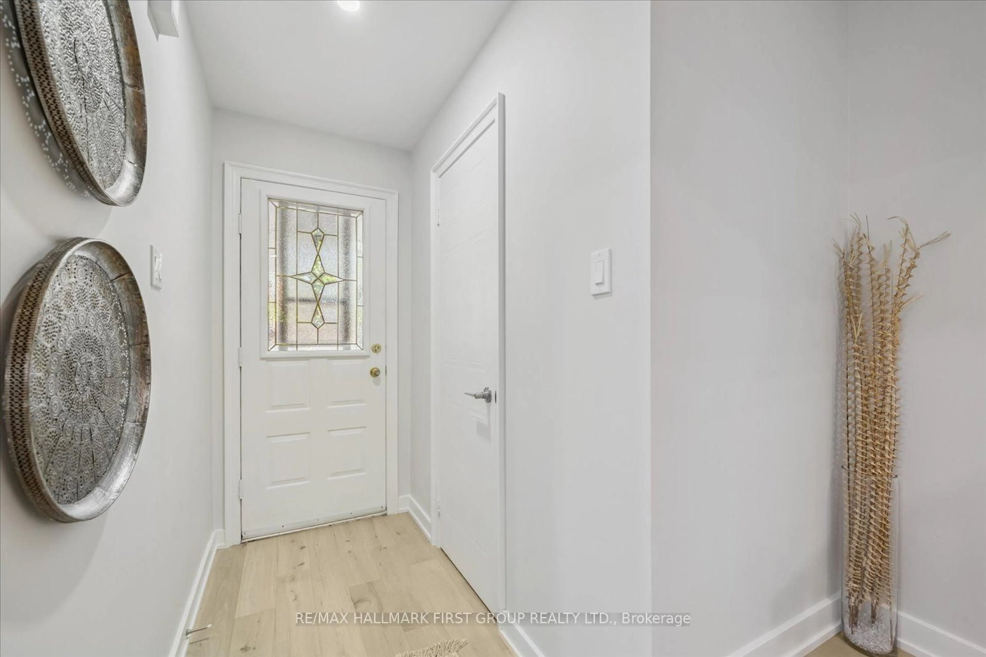 Indoor entryway for 20 Schilling Crt, Whitby Ontario L1N 8X7