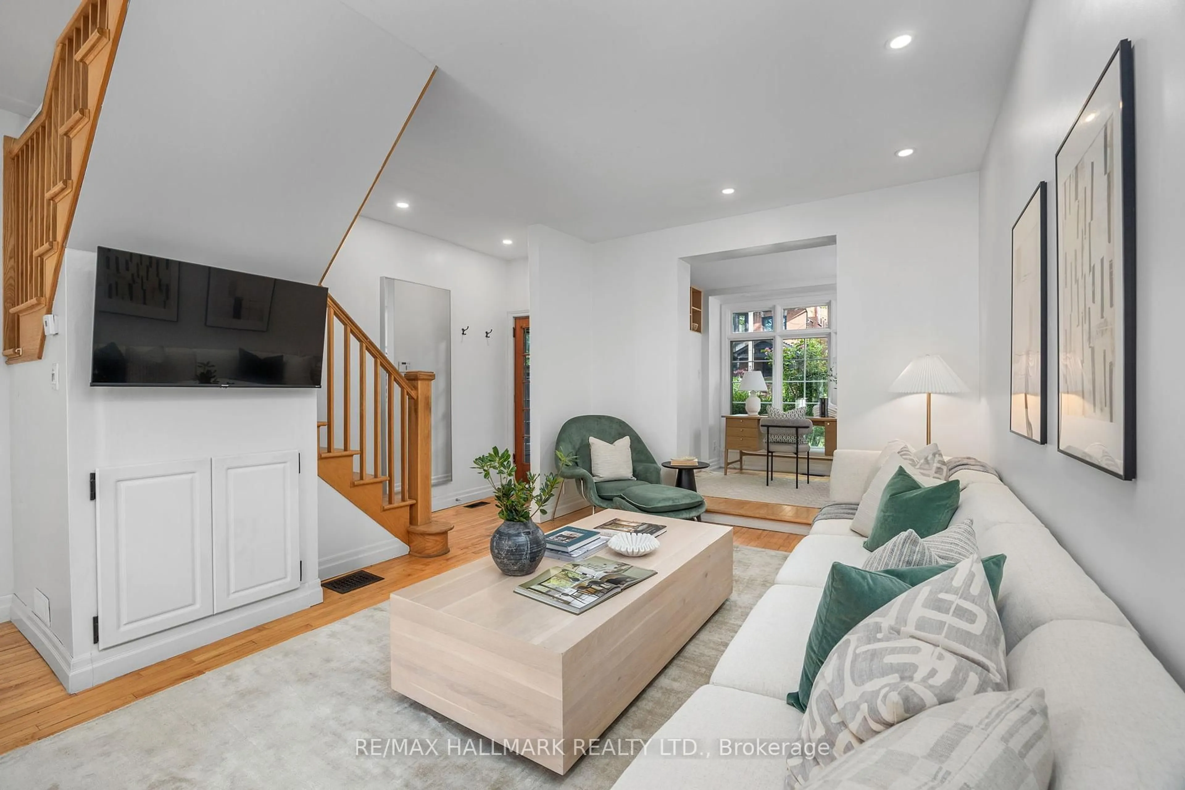 Living room with furniture, unknown for 80 Withrow Ave, Toronto Ontario M4K 1C9