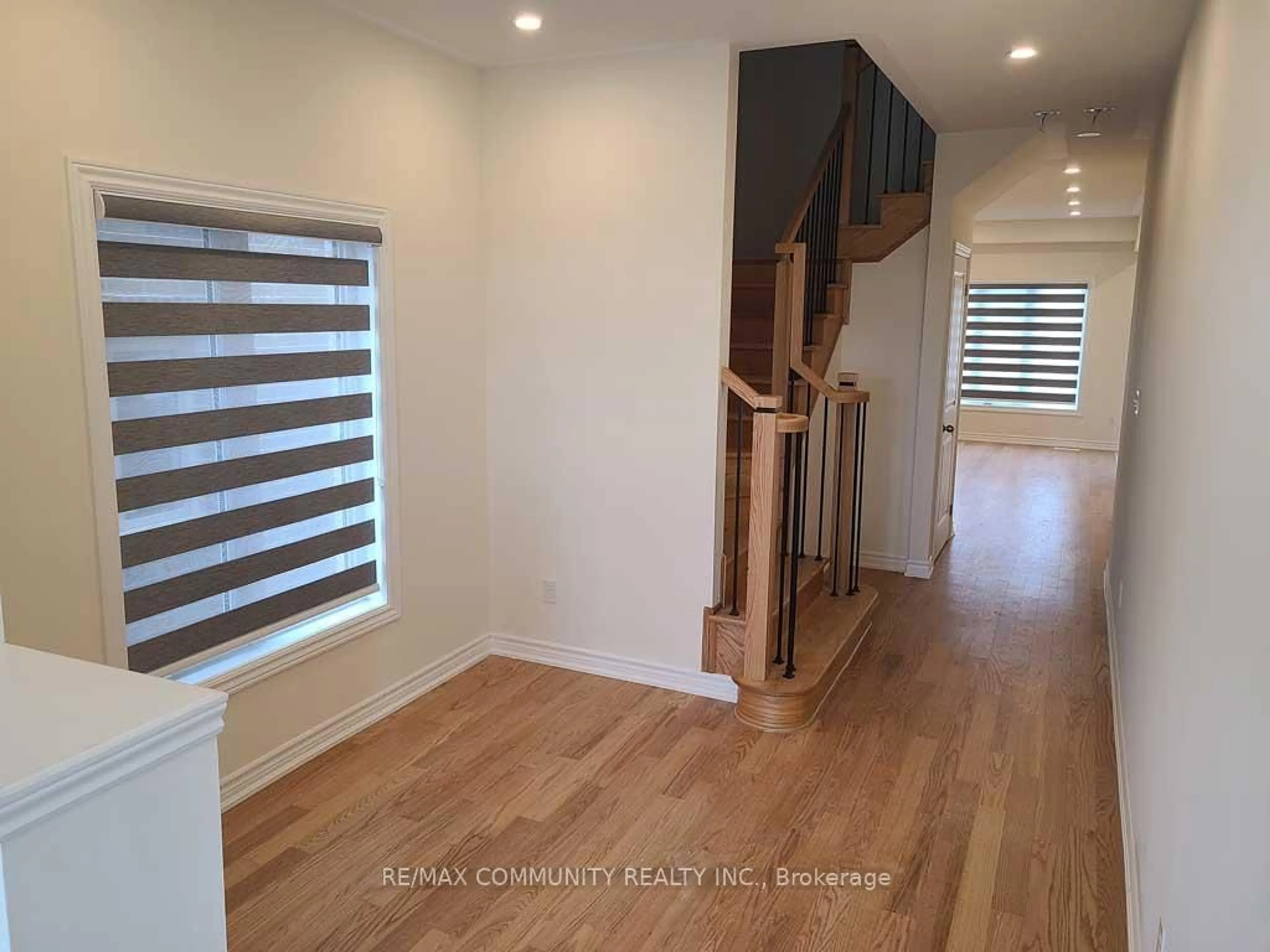 Indoor entryway for 2410 Angora St, Pickering Ontario L1X 0M6