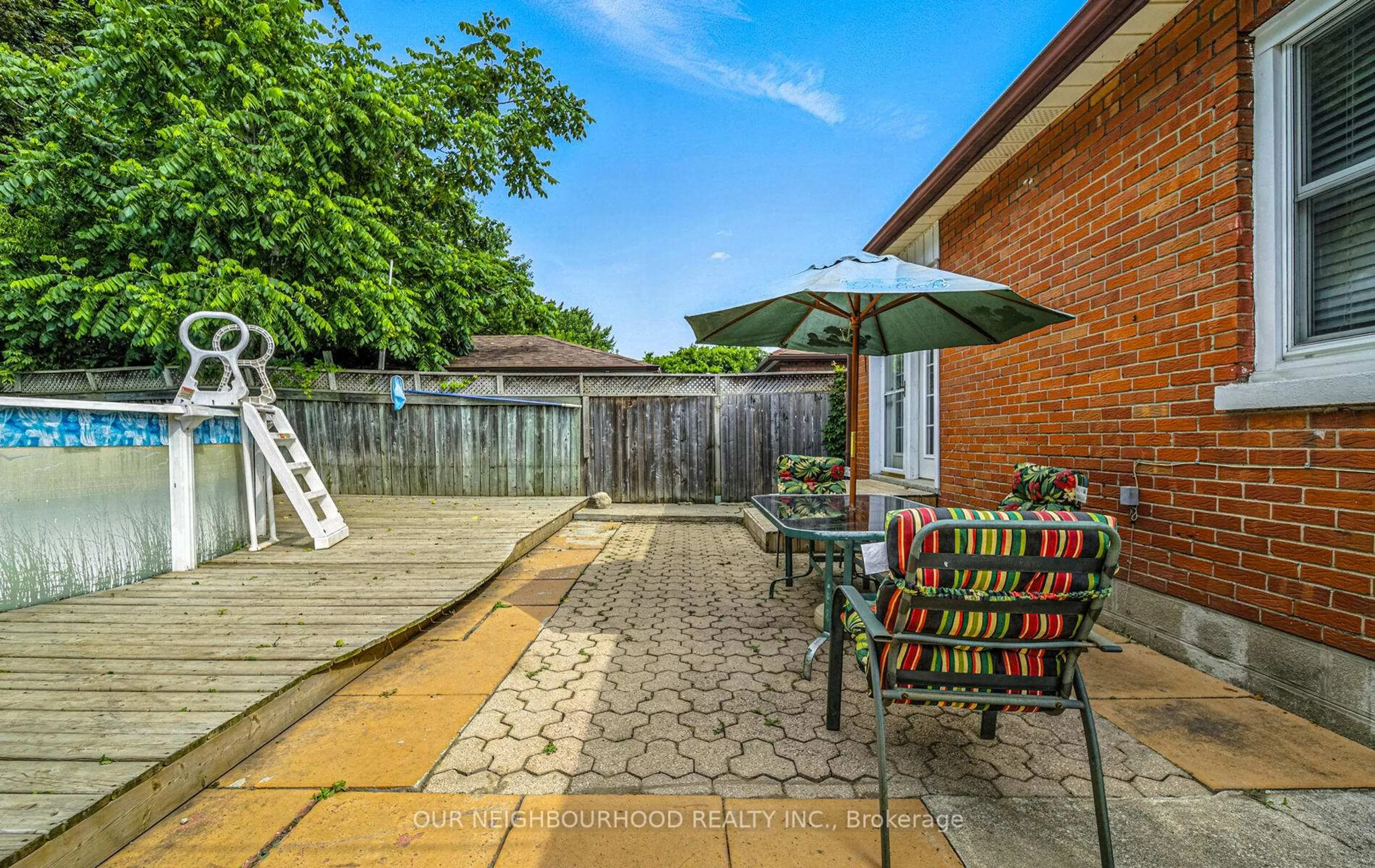 Patio, street for 210 Chadburn St, Oshawa Ontario L1H 5V6