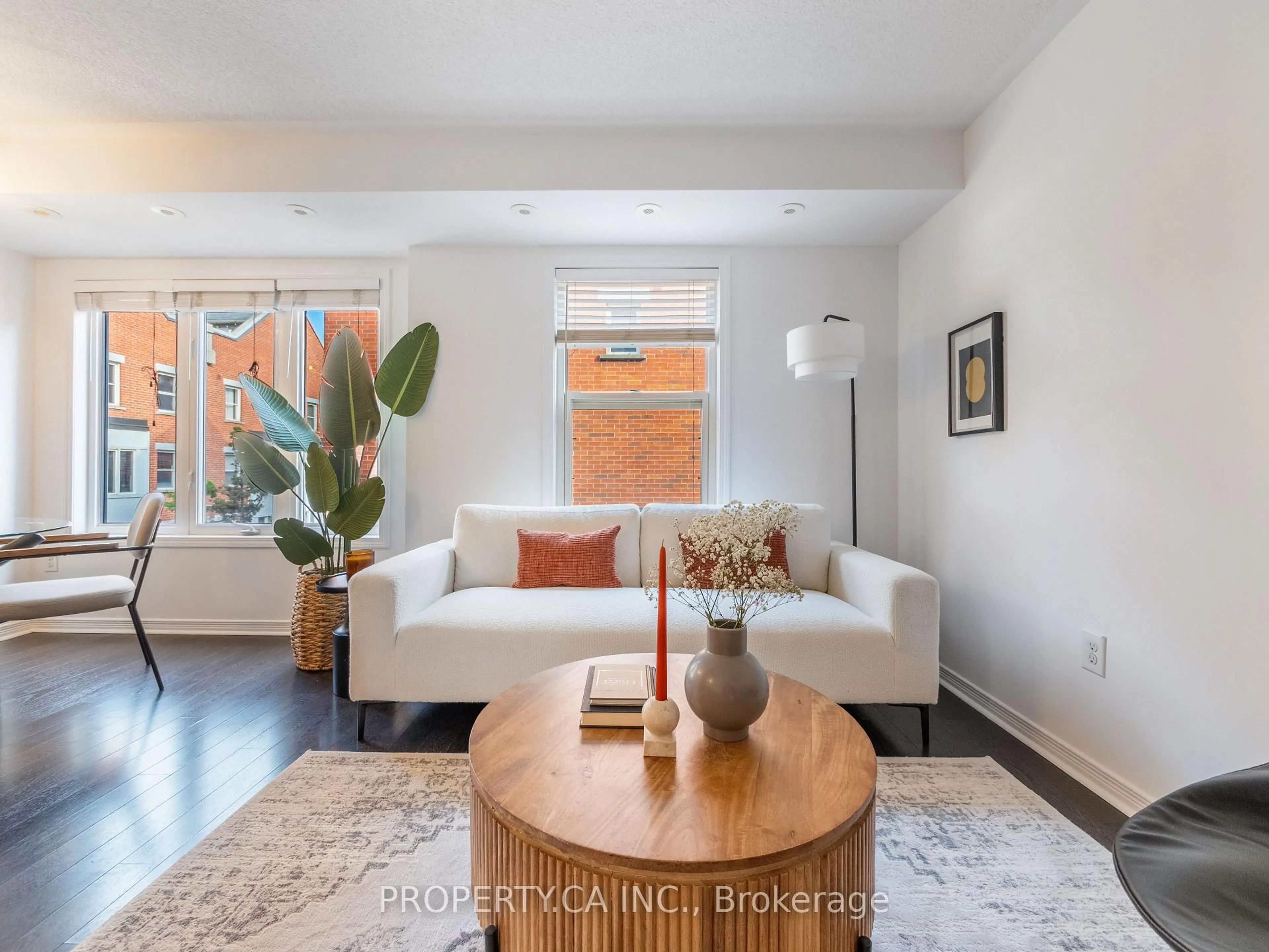 Living room with furniture, unknown for 819 Dundas St #4, Toronto Ontario M4M 1P9
