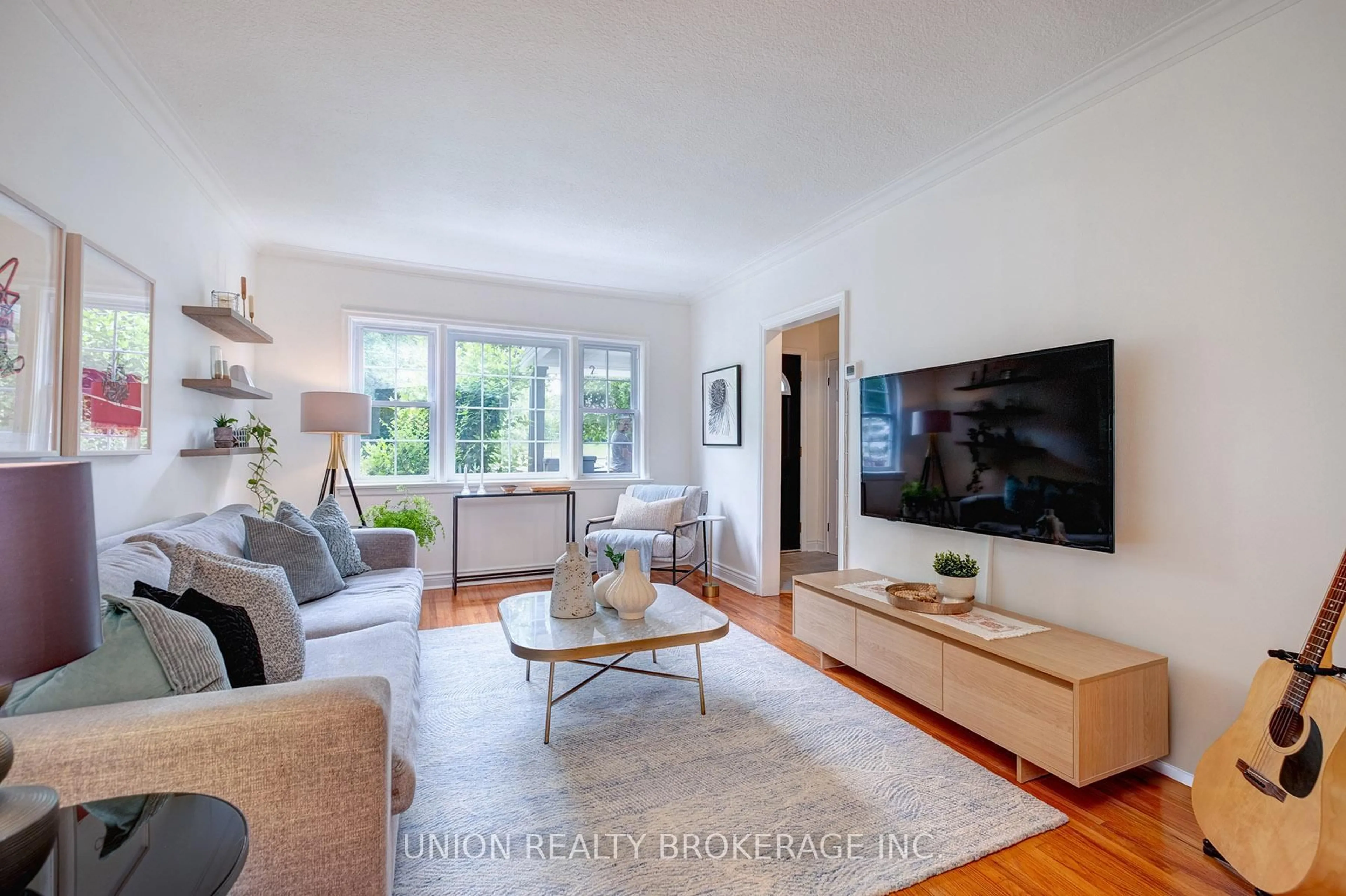 Living room with furniture, unknown for 284 Swanwick Ave, Toronto Ontario M1N 1W4