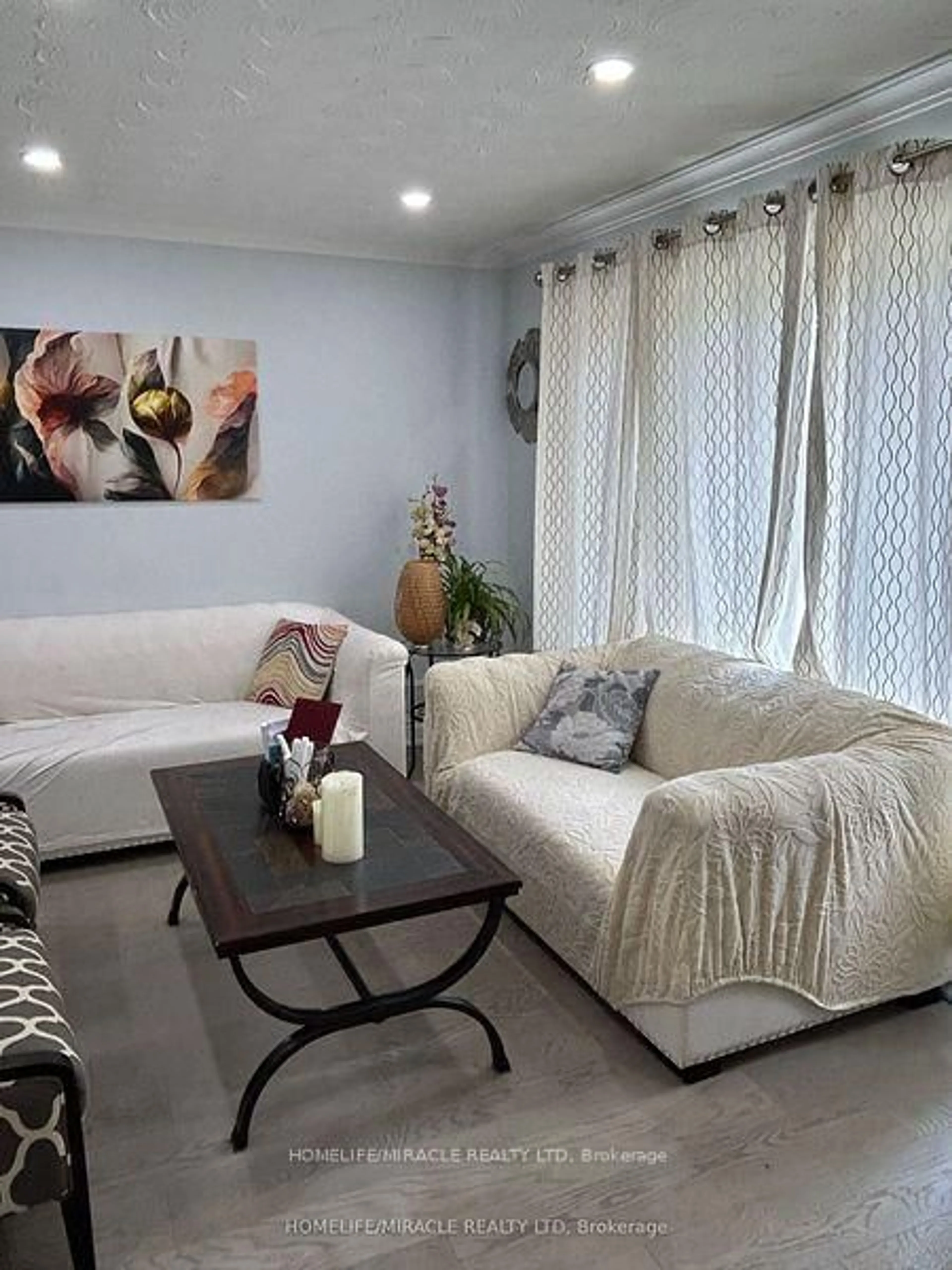 Living room with furniture, unknown for 17 Montvale Dr, Toronto Ontario M1M 3E5