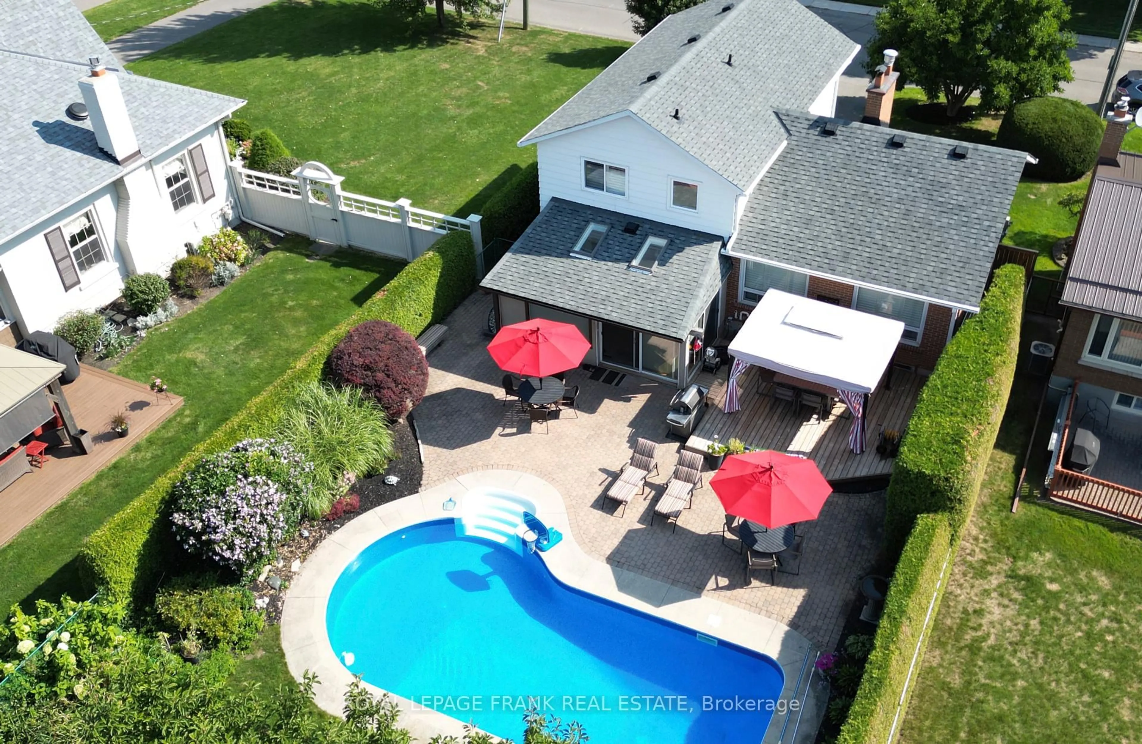 A pic from outside/outdoor area/front of a property/back of a property/a pic from drone, water/lake/river/ocean view for 524 Centre St, Whitby Ontario L1N 4T6