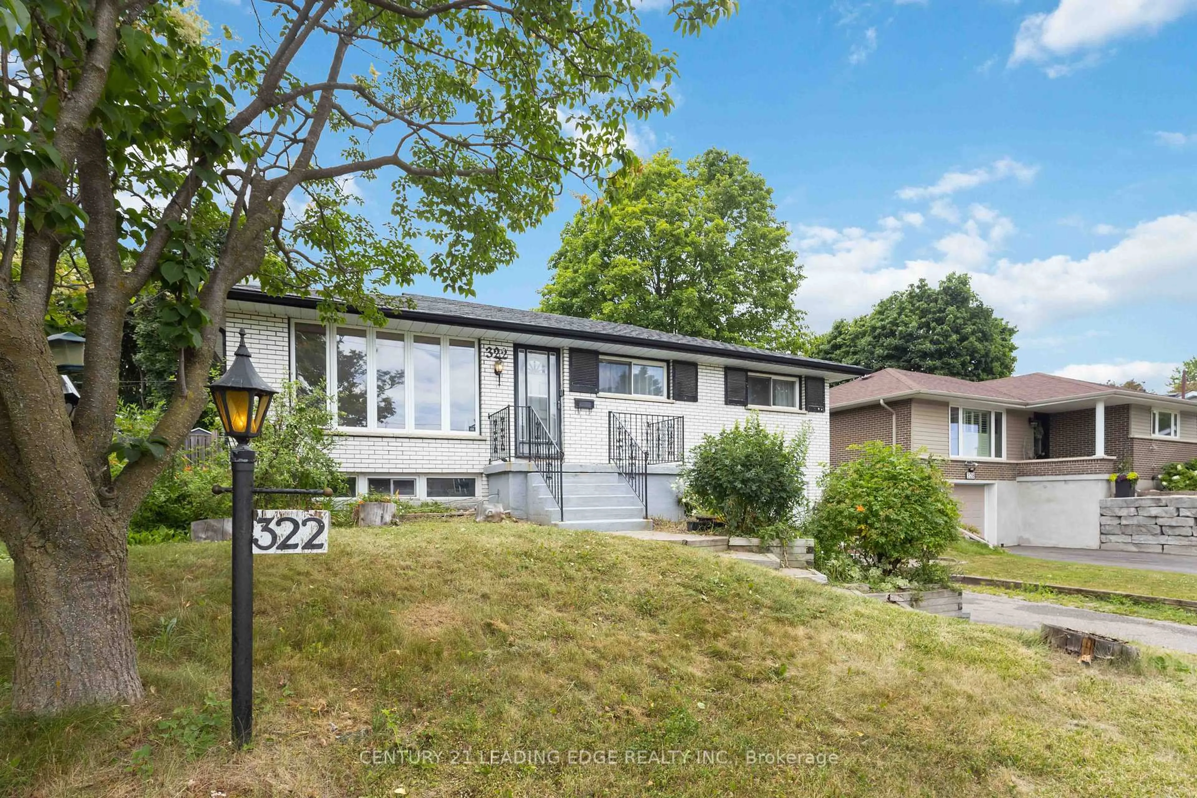 Home with vinyl exterior material, street for 322 Hillcroft St, Oshawa Ontario L1G 2L9