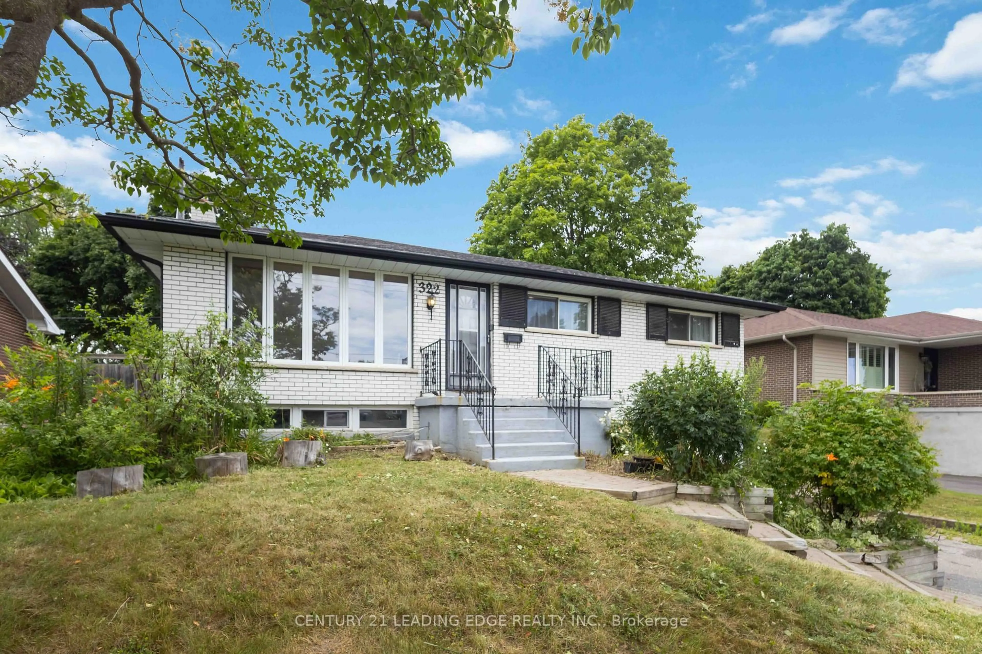 Home with vinyl exterior material, street for 322 Hillcroft St, Oshawa Ontario L1G 2L9