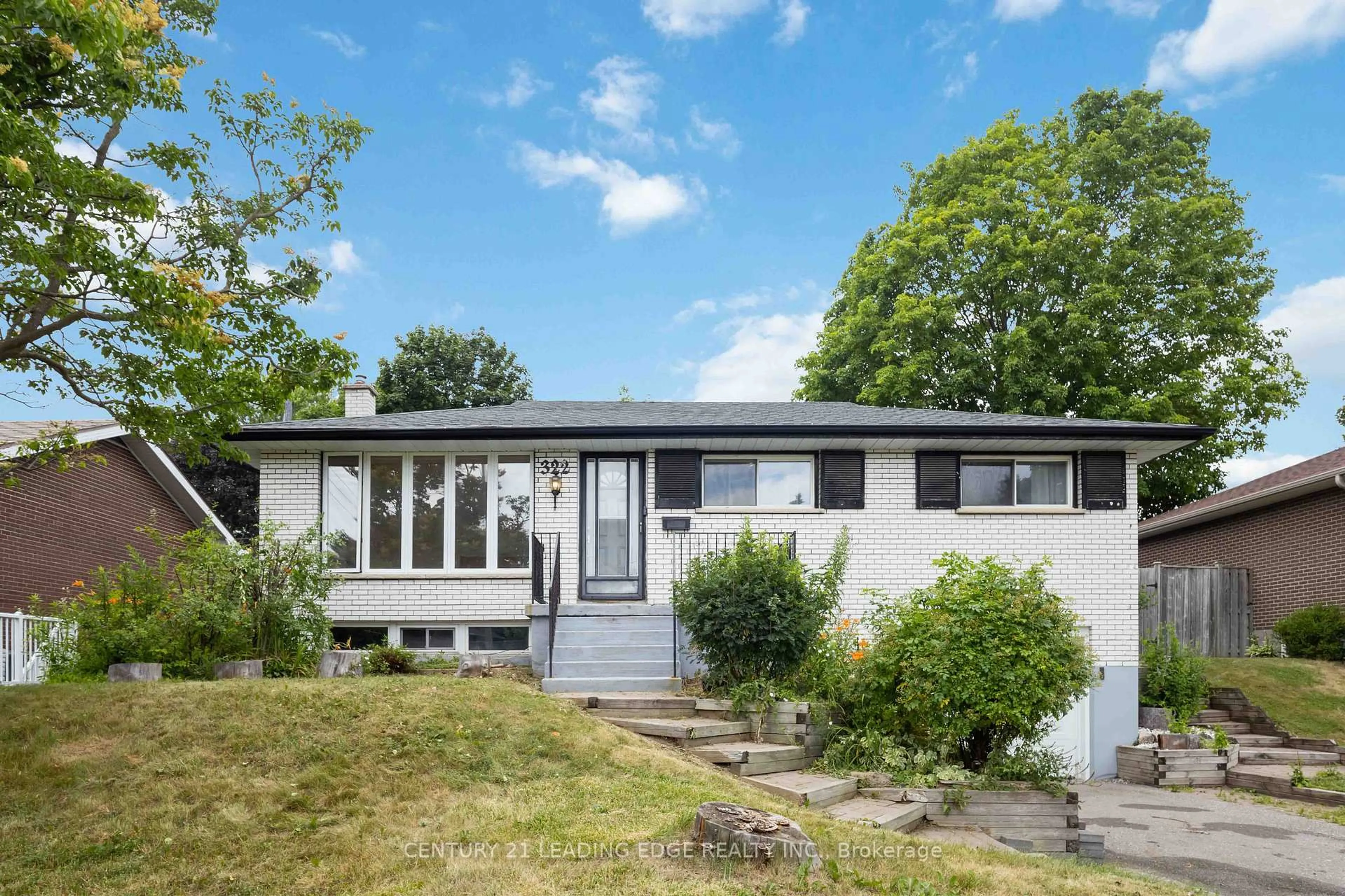 Home with vinyl exterior material, street for 322 Hillcroft St, Oshawa Ontario L1G 2L9