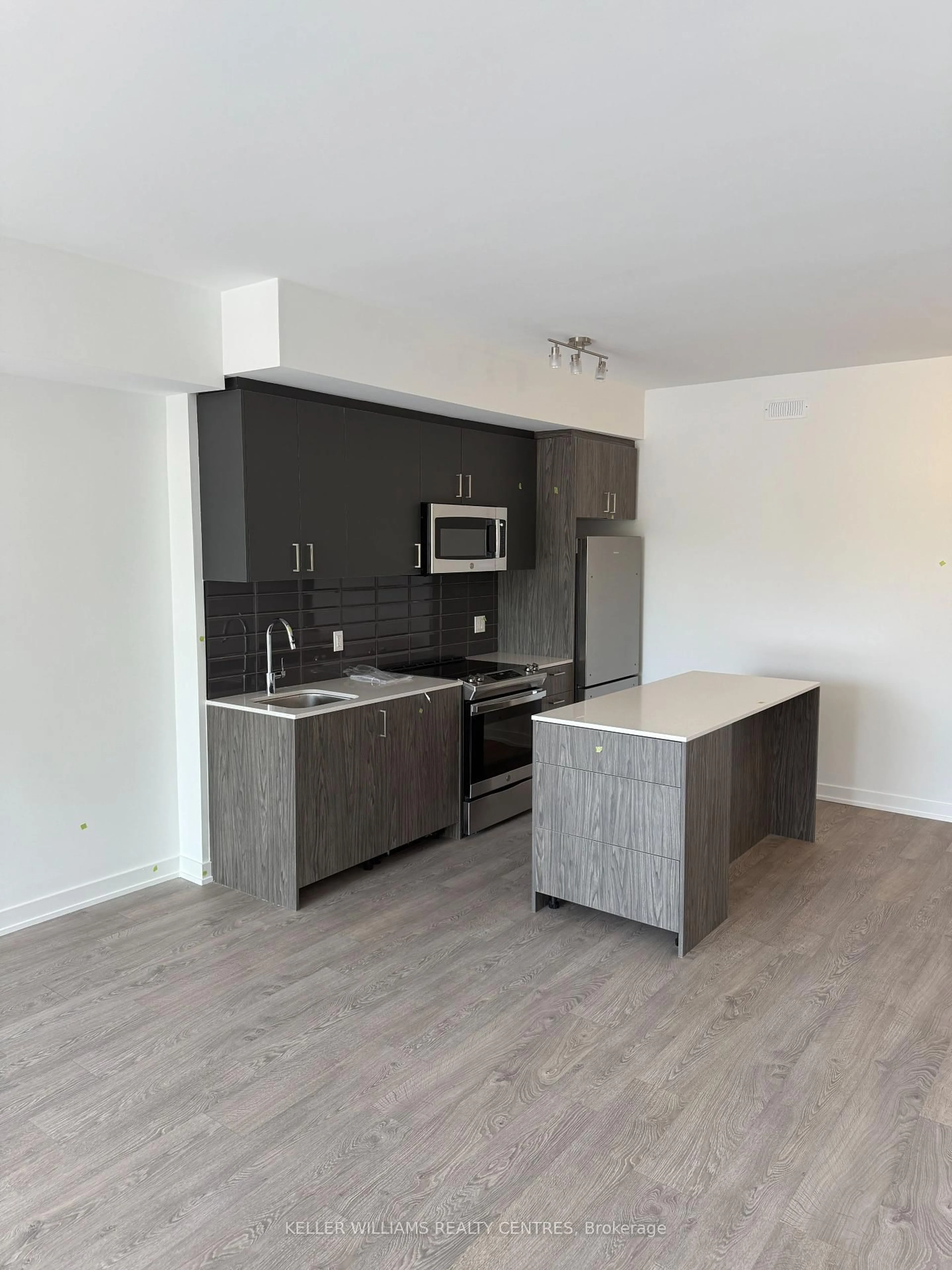 Standard kitchen, wood/laminate floor for 35 Birchcliff Ave #37, Toronto Ontario M1N 3C5