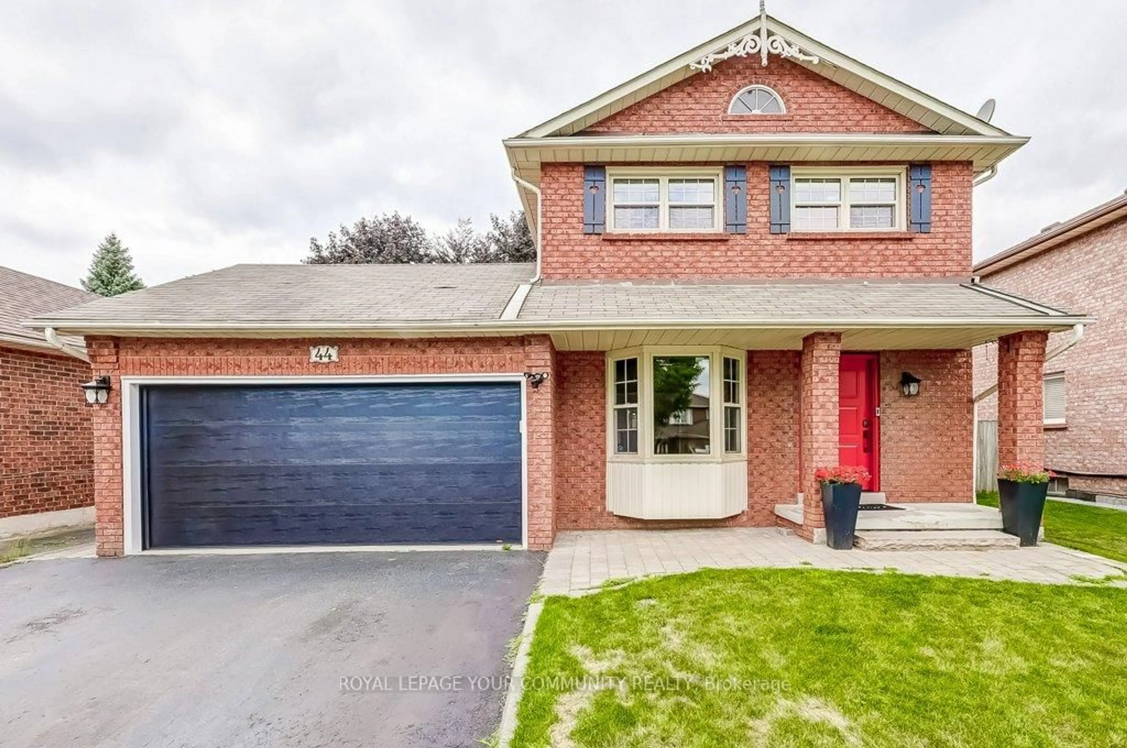 Home with brick exterior material, street for 44 Canadian Oaks Dr, Whitby Ontario L1N 6W8