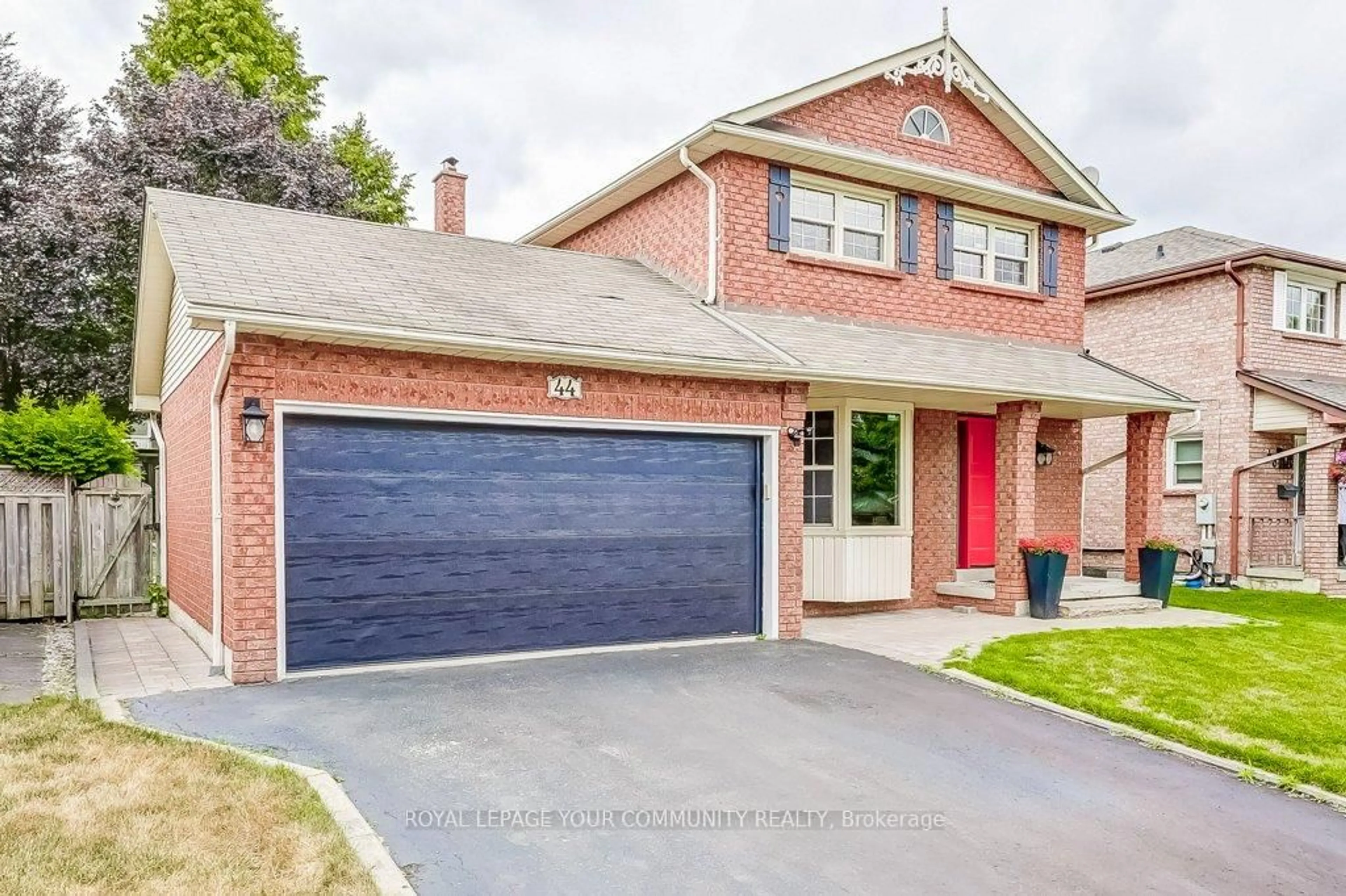 Home with brick exterior material, street for 44 Canadian Oaks Dr, Whitby Ontario L1N 6W8
