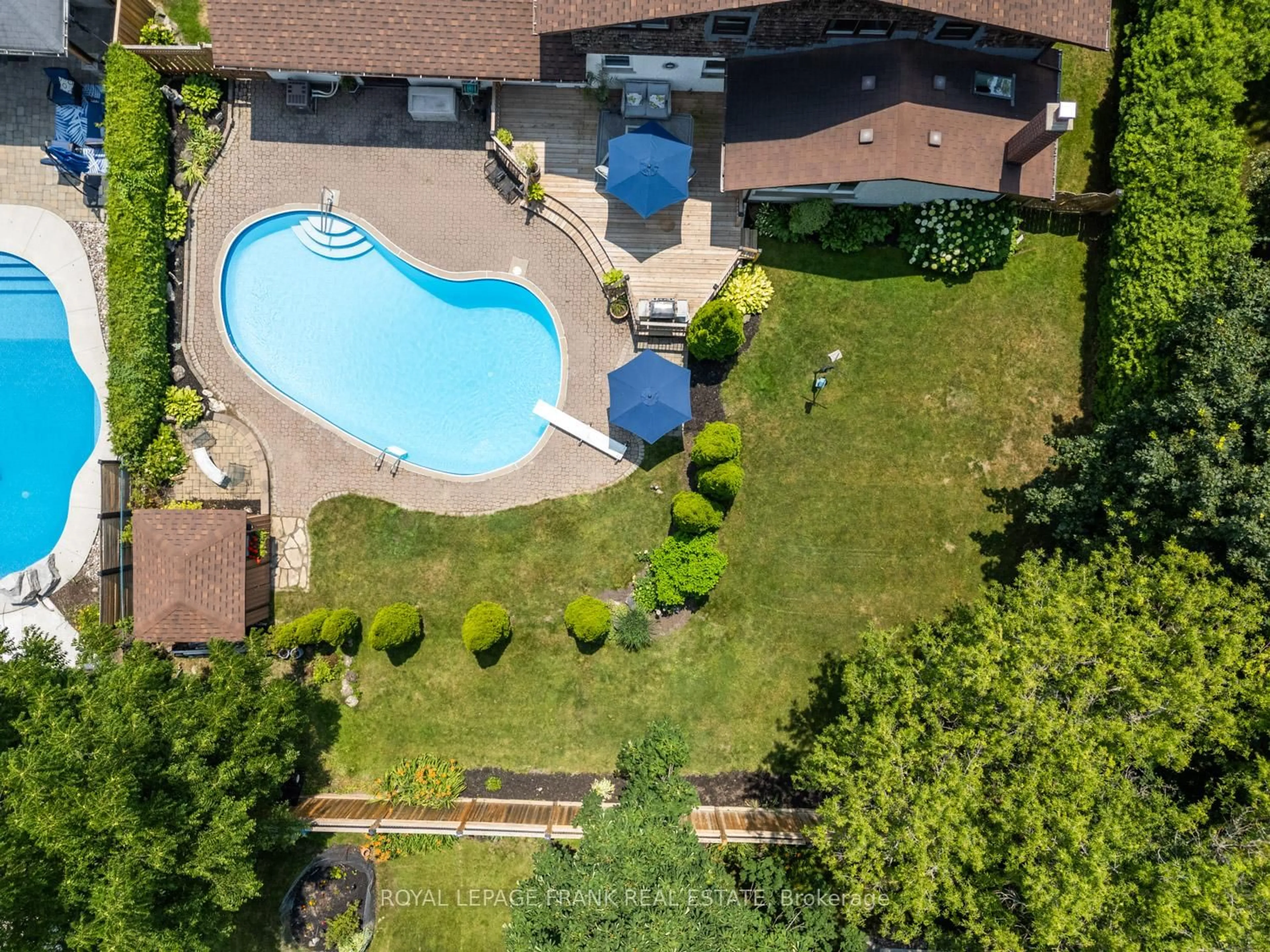 A pic from outside/outdoor area/front of a property/back of a property/a pic from drone, water/lake/river/ocean view for 848 Swiss Hts, Oshawa Ontario L1K 2A9