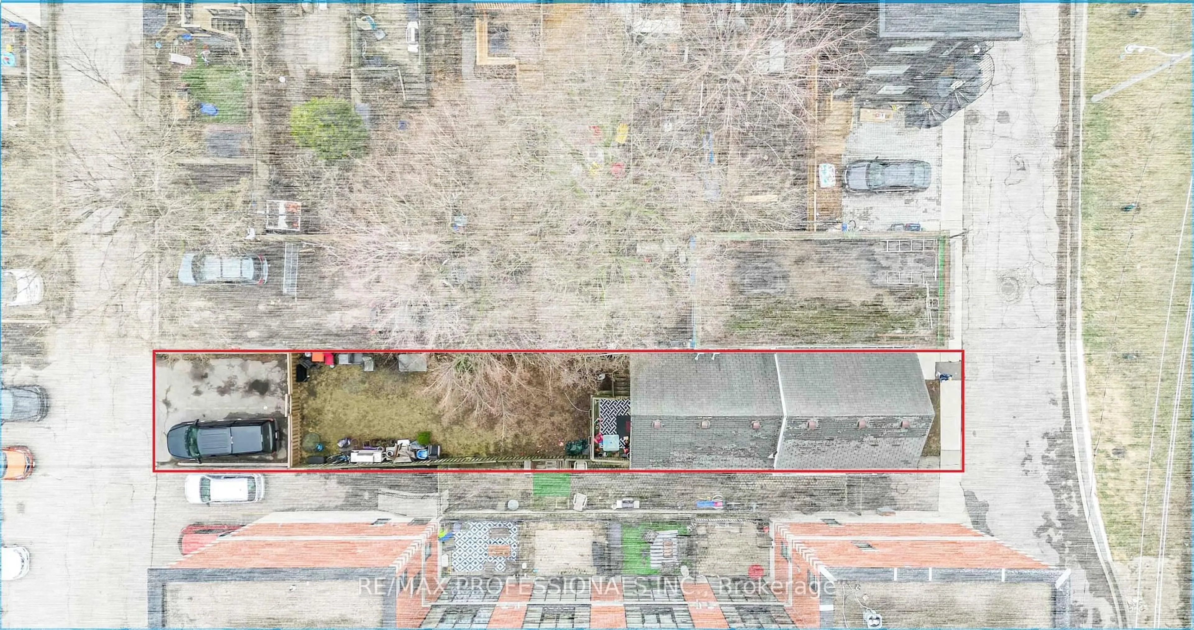 A pic from outside/outdoor area/front of a property/back of a property/a pic from drone, city buildings view from balcony for 220 Main St, Toronto Ontario M4E 2W1