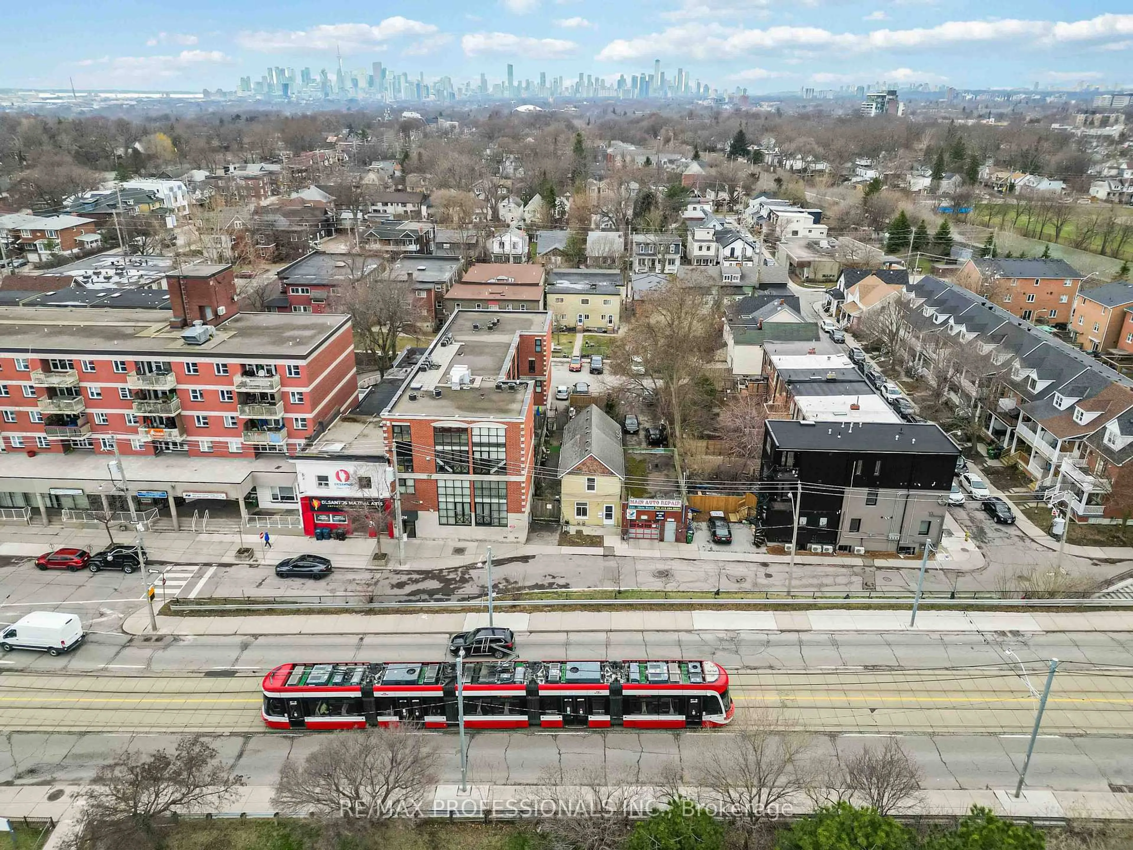 A pic from outside/outdoor area/front of a property/back of a property/a pic from drone, city buildings view from balcony for 220 Main St, Toronto Ontario M4E 2W1