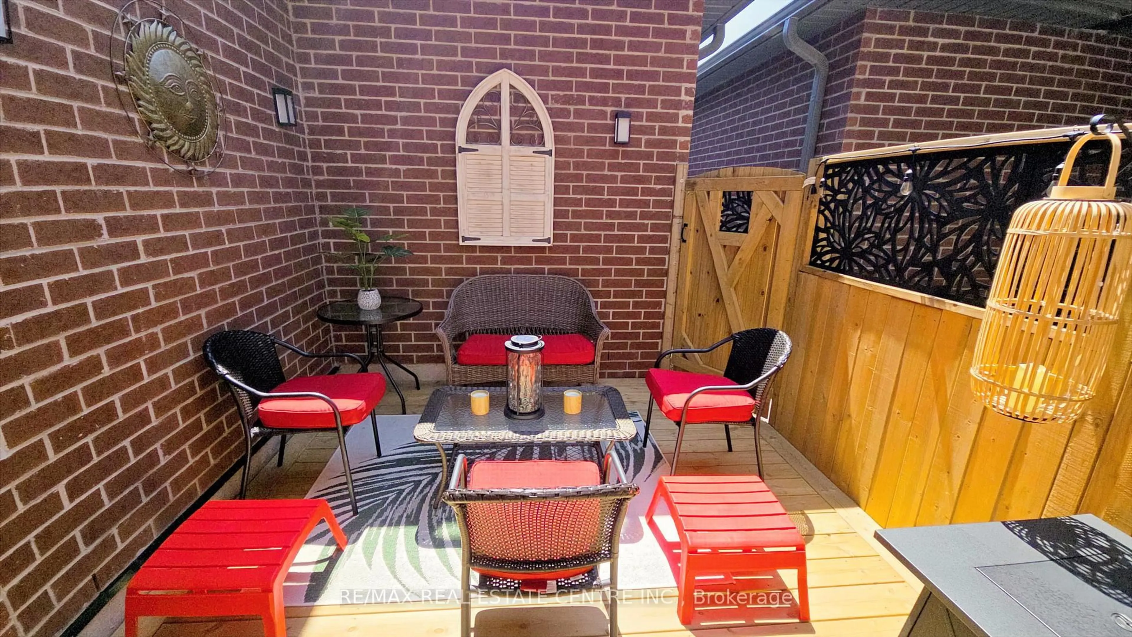 Patio, street for 144 Coronation Rd, Whitby Ontario L1P 0H1