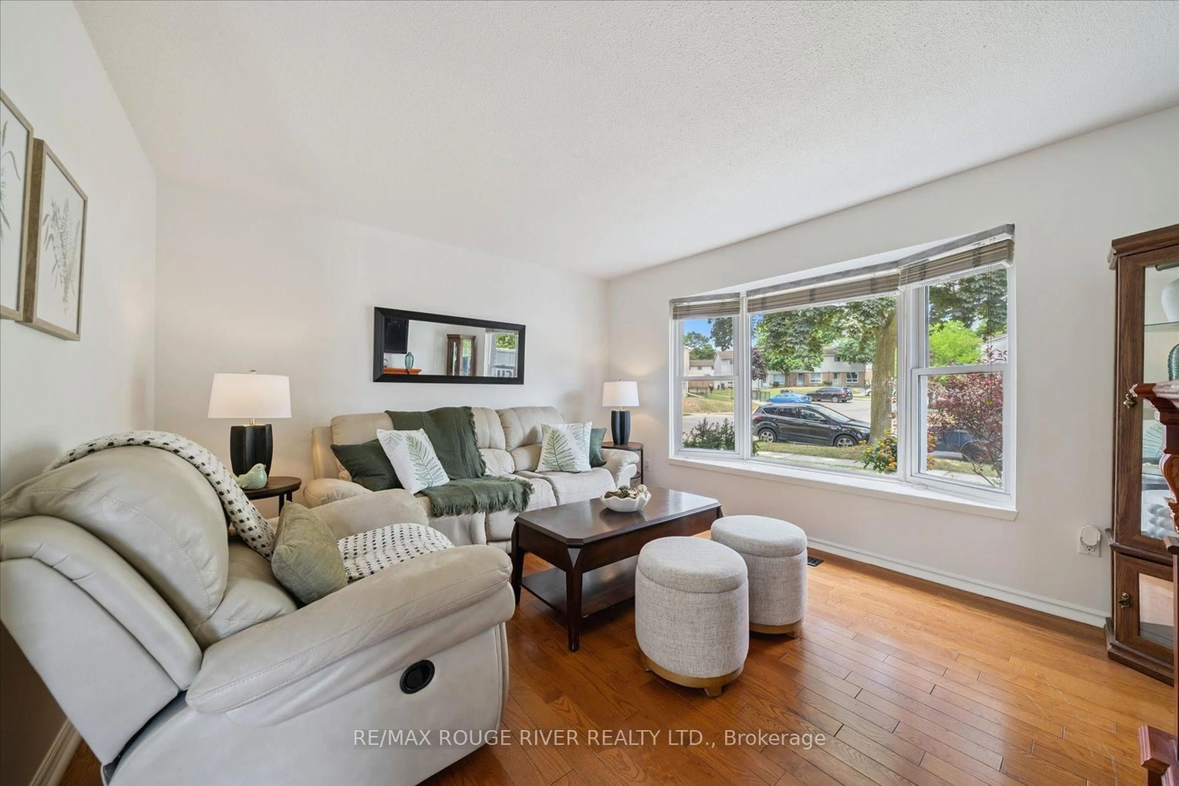 Living room with furniture, unknown for 600 Galahad Dr, Oshawa Ontario L1K 1M2