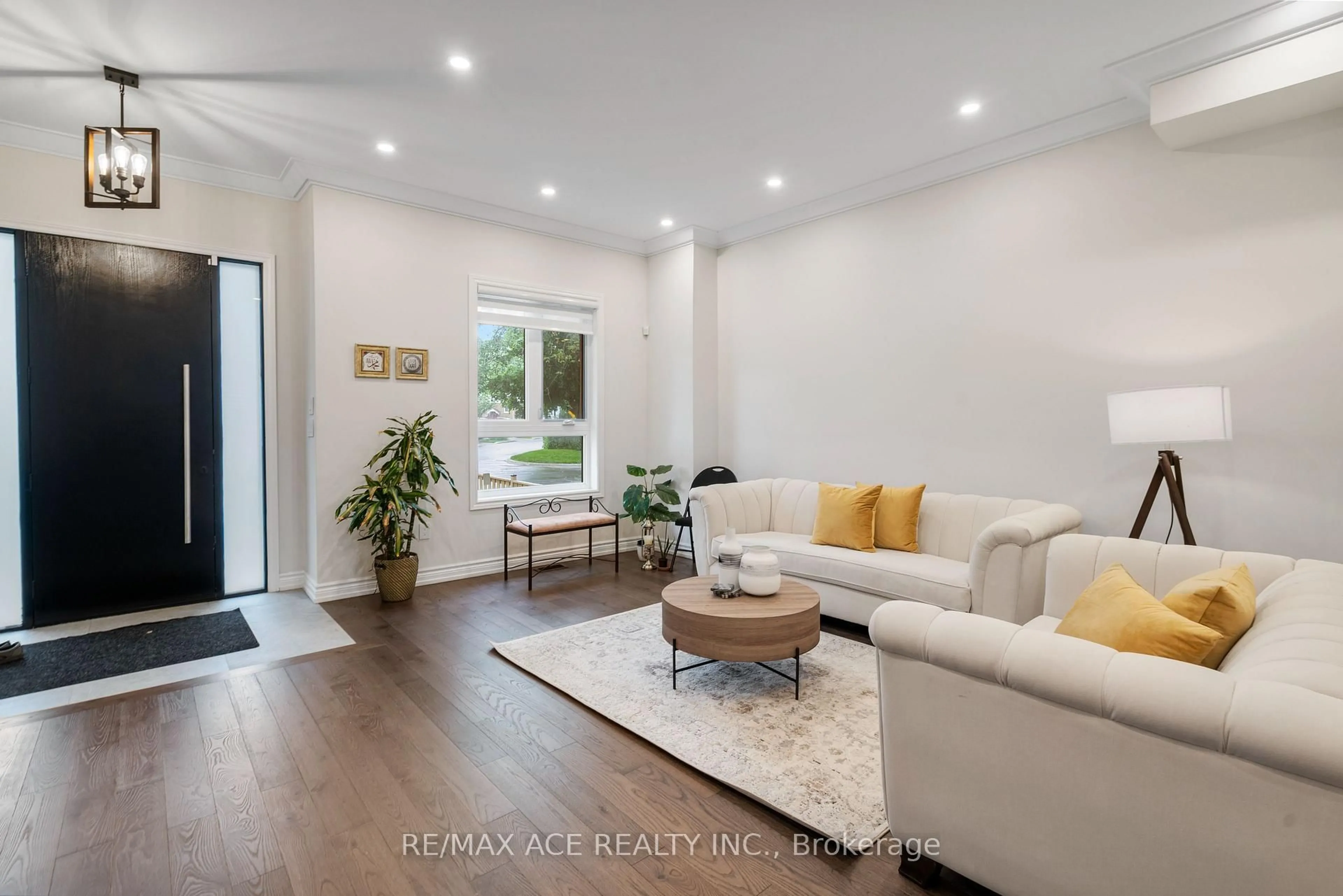 Living room with furniture, unknown for 149 Mcintosh St, Toronto Ontario M1N 3Y8