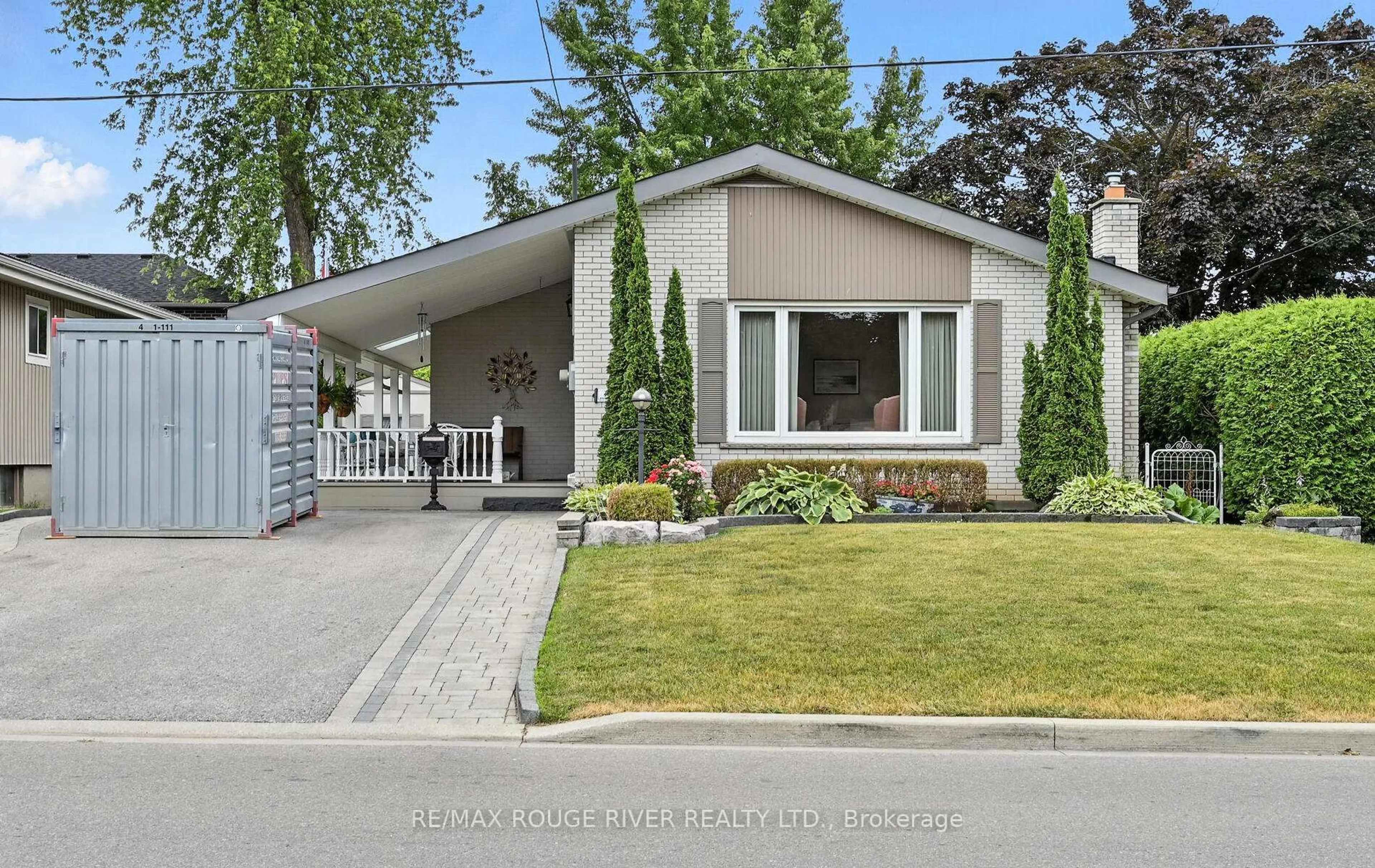 Home with vinyl exterior material, street for 15 Fourth St, Clarington Ontario L1C 2G2