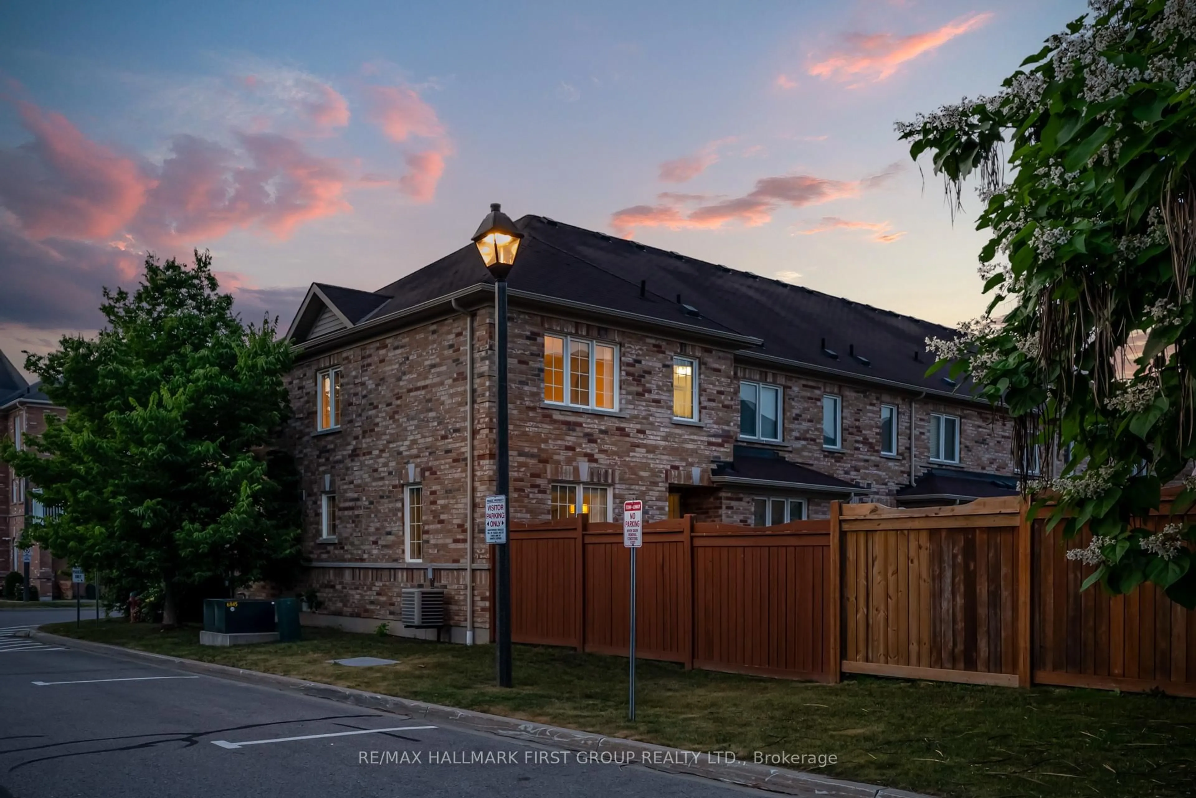 A pic from outside/outdoor area/front of a property/back of a property/a pic from drone, street for 78 Maidstone Way, Whitby Ontario L1R 0L7
