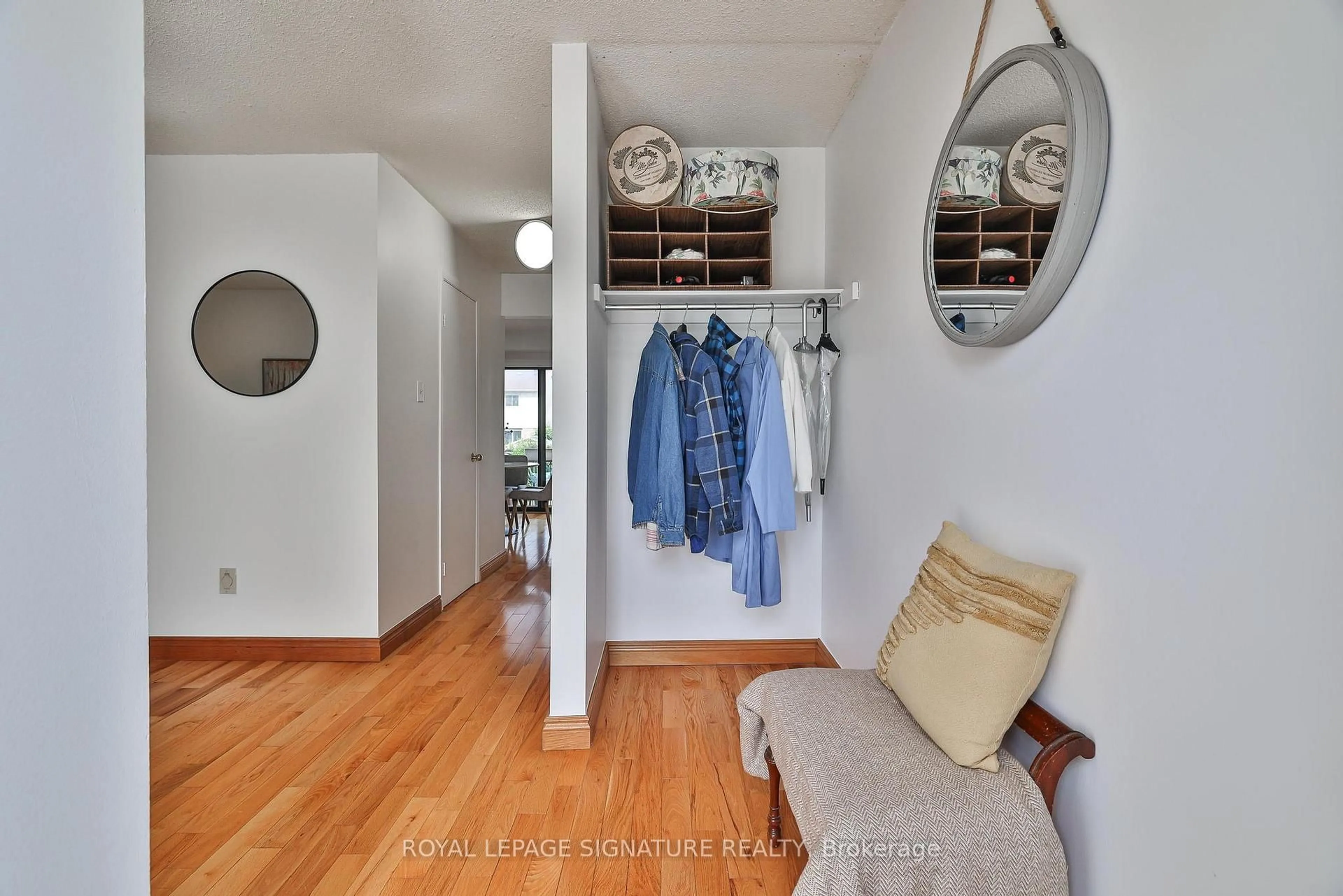 Indoor entryway for 45 Tams Dr, Ajax Ontario L1Z 1A3