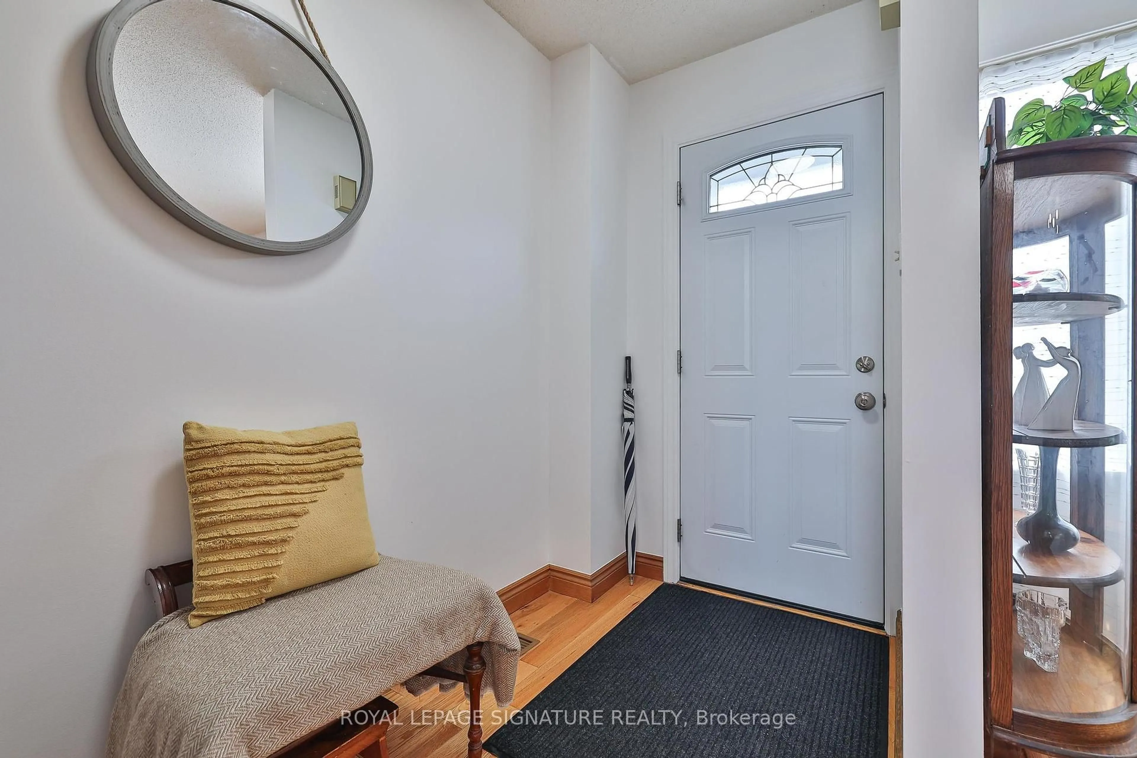 Indoor entryway for 45 Tams Dr, Ajax Ontario L1Z 1A3