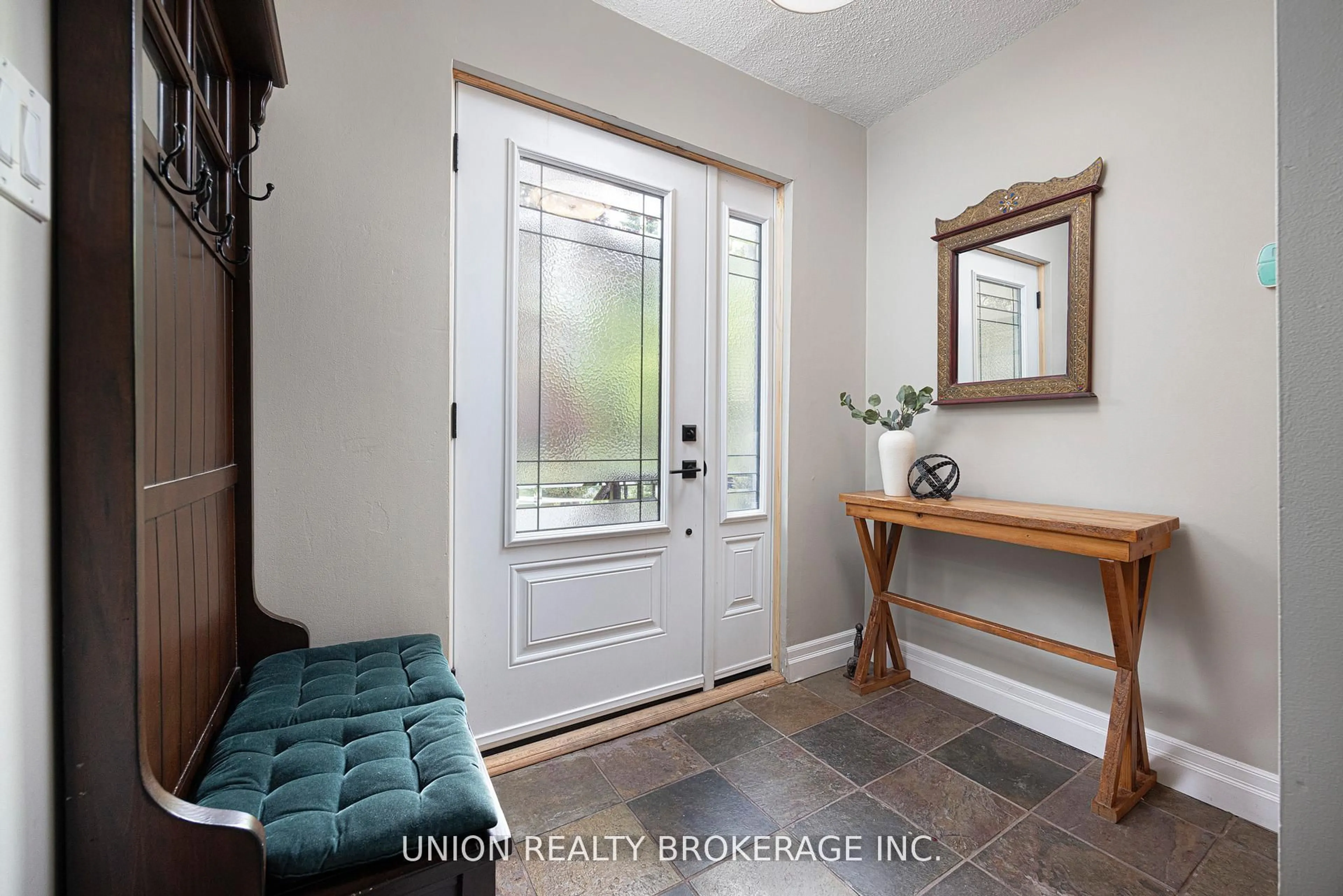 Indoor entryway for 120 Scarboro Cres, Toronto Ontario M1M 2J4