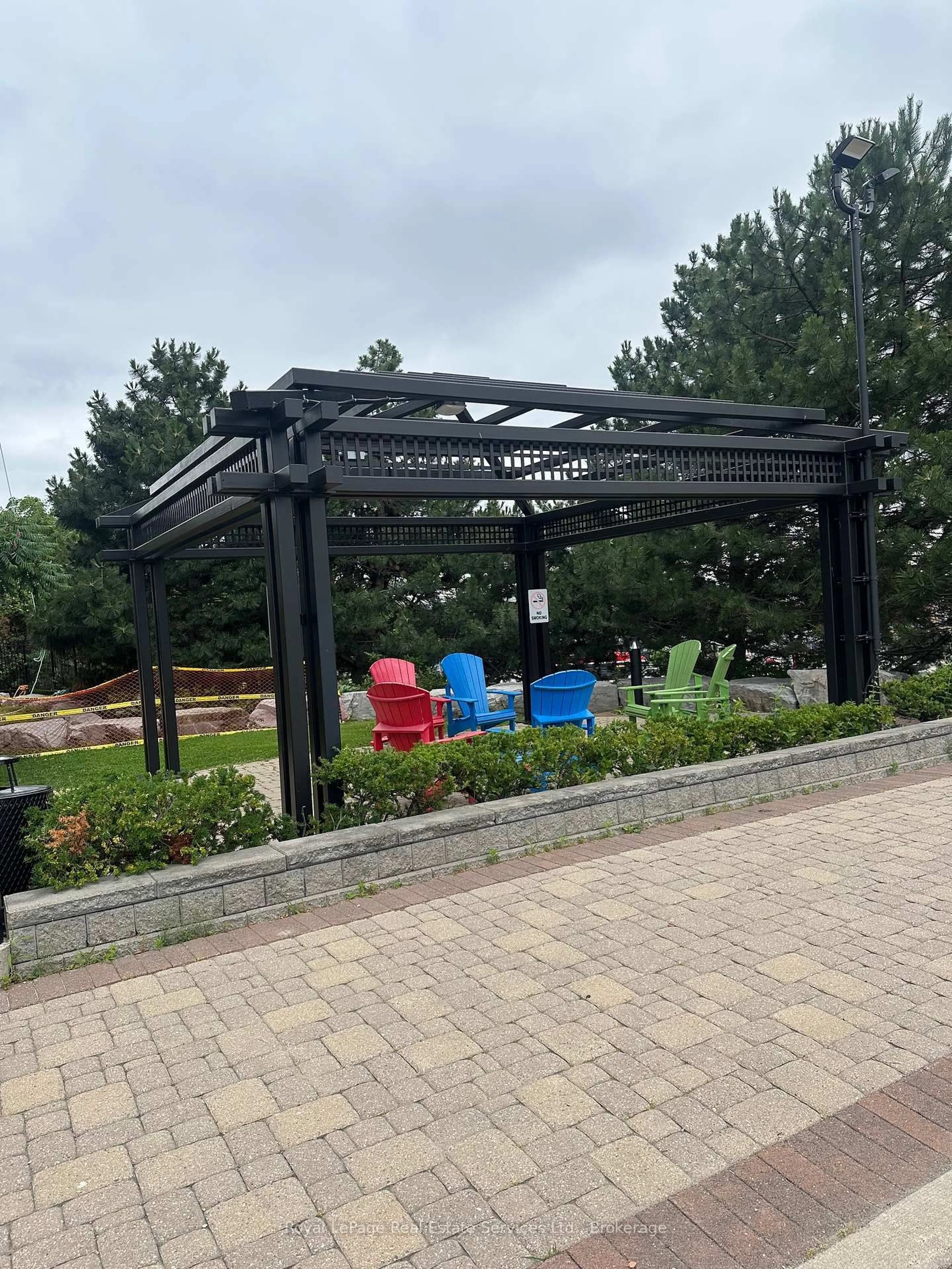 Patio, mountain view for 18 Mondeo Dr #1239, Toronto Ontario M1P 5C8