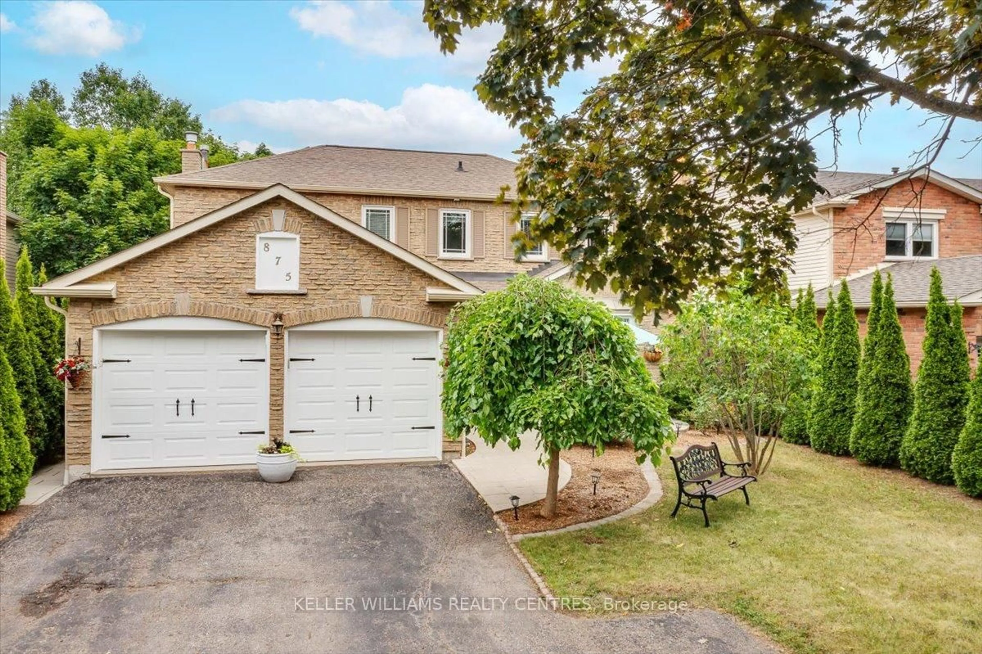 A pic from outside/outdoor area/front of a property/back of a property/a pic from drone, street for 875 Knotwood Crt, Whitby Ontario L1N 6T8