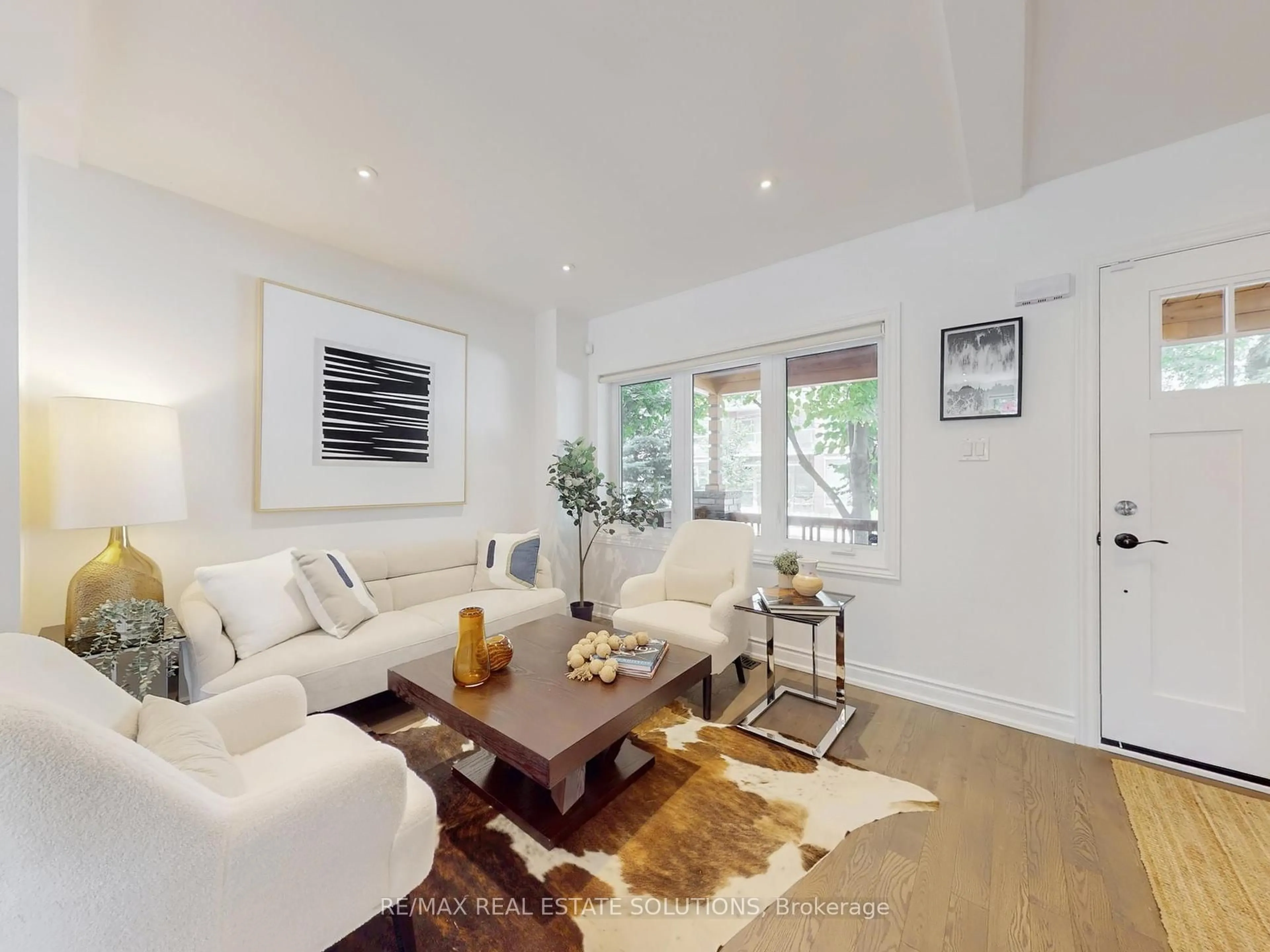 Living room with furniture, wood/laminate floor for 114 Booth Ave, Toronto Ontario M4M 2M4