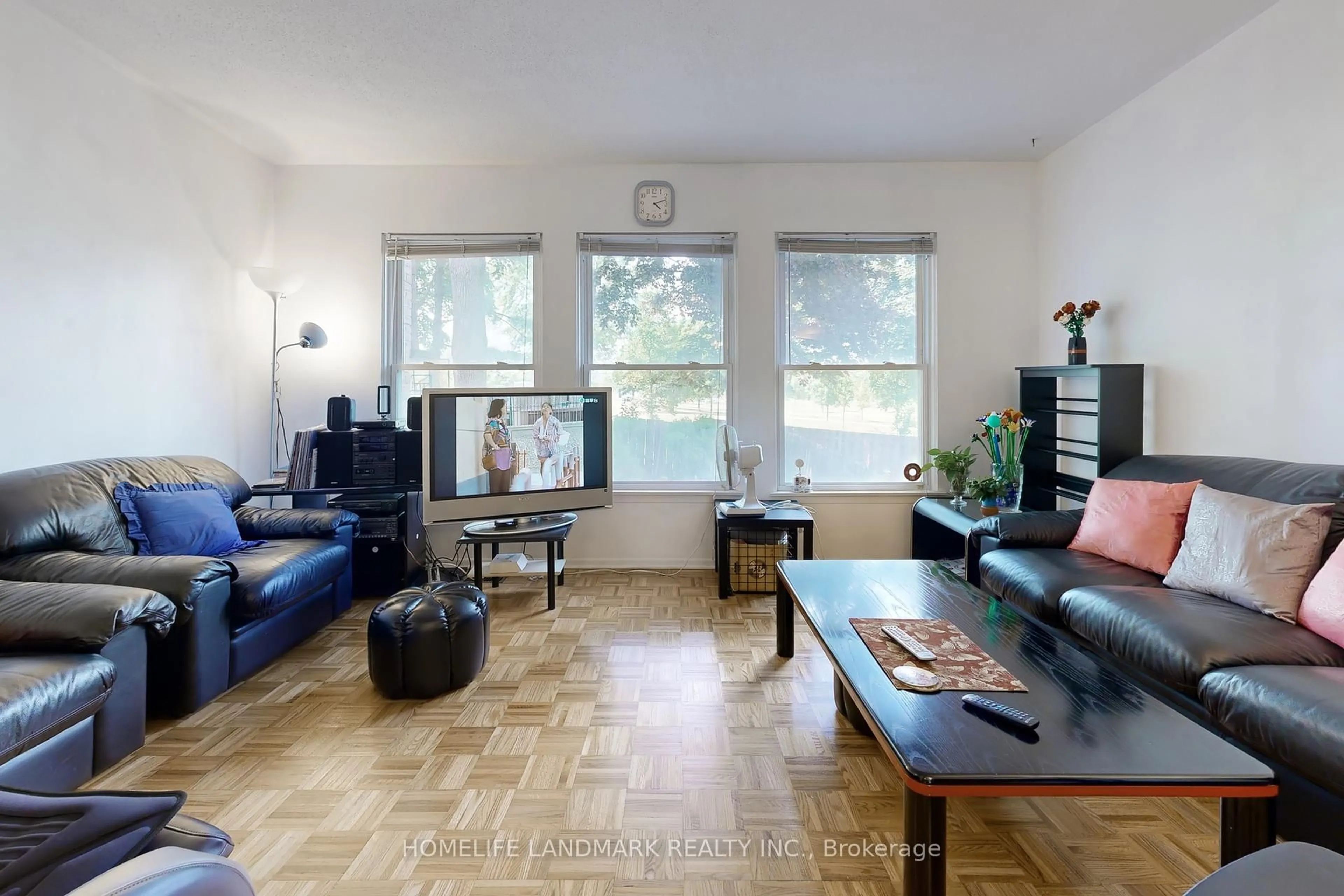 Living room with furniture, unknown for 32 L'amoreaux Dr, Toronto Ontario M1W 2L9