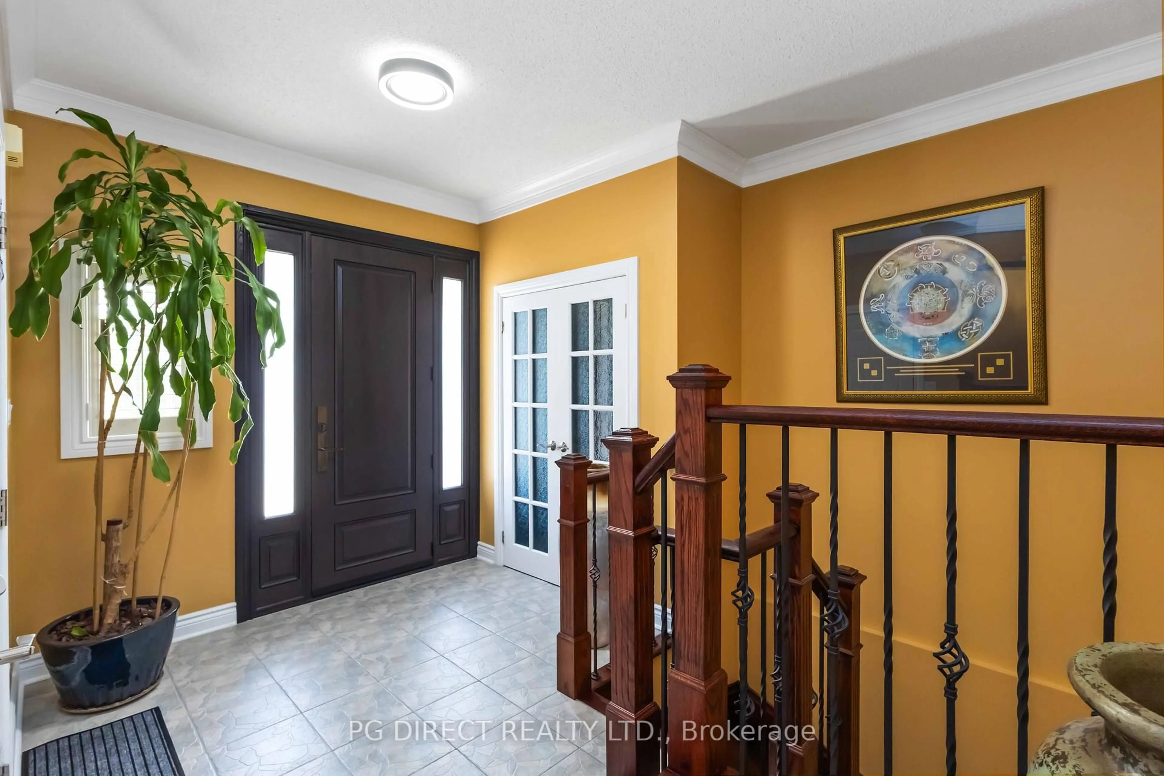 Indoor entryway for 26 Disney Crt, Whitby Ontario L1R 2X7