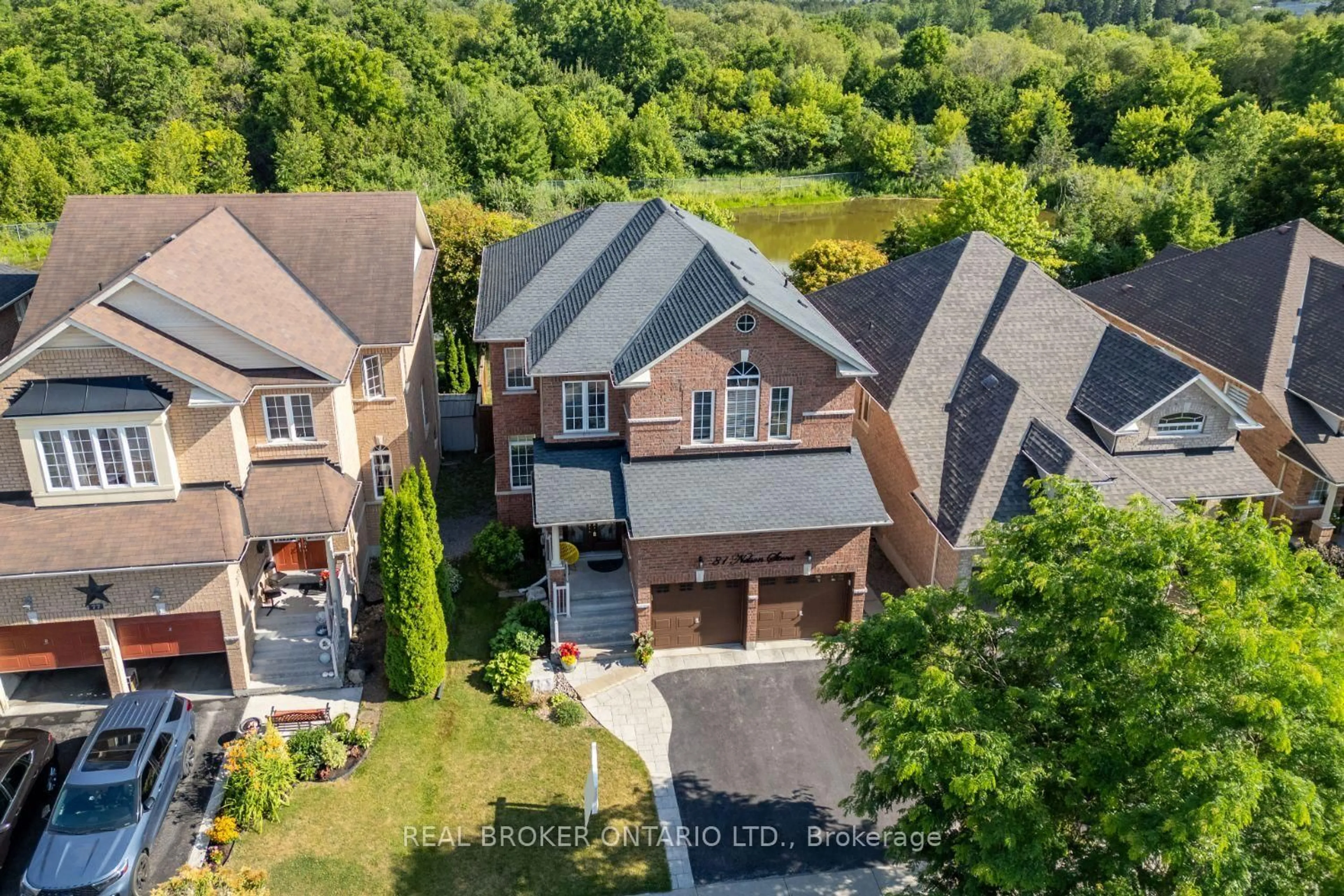 A pic from outside/outdoor area/front of a property/back of a property/a pic from drone, unknown for 81 Nelson St, Clarington Ontario L1C 0A7