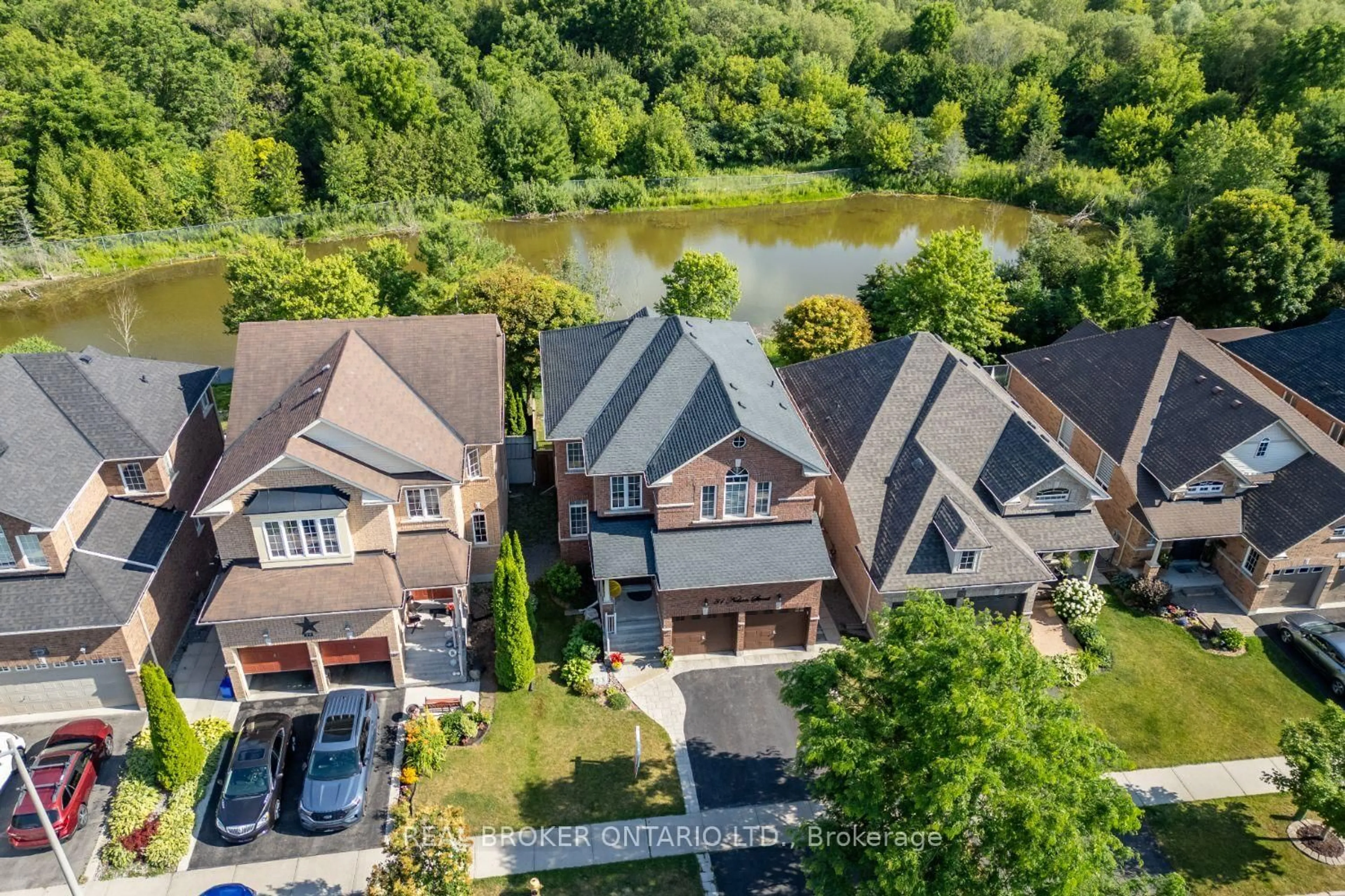 A pic from outside/outdoor area/front of a property/back of a property/a pic from drone, water/lake/river/ocean view for 81 Nelson St, Clarington Ontario L1C 0A7