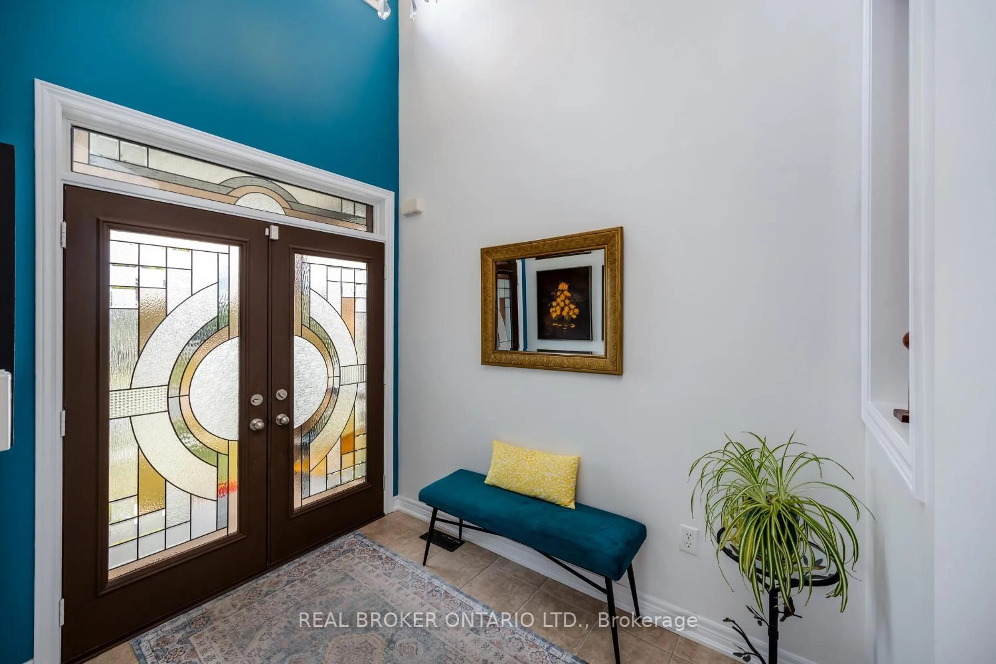 Indoor entryway for 81 Nelson St, Clarington Ontario L1C 0A7