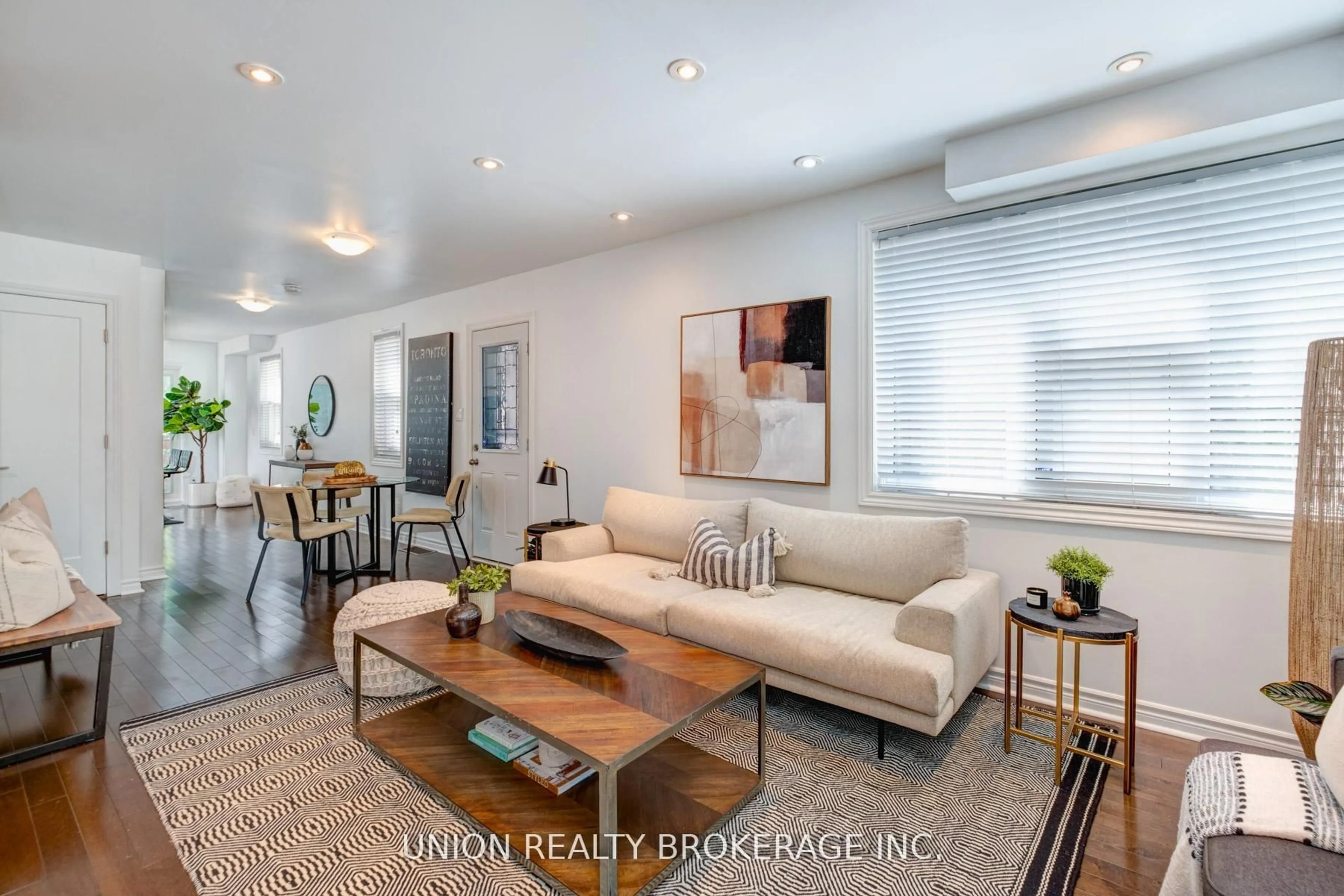 Living room with furniture, unknown for 301 Victoria Park Ave, Toronto Ontario M4E 3S7
