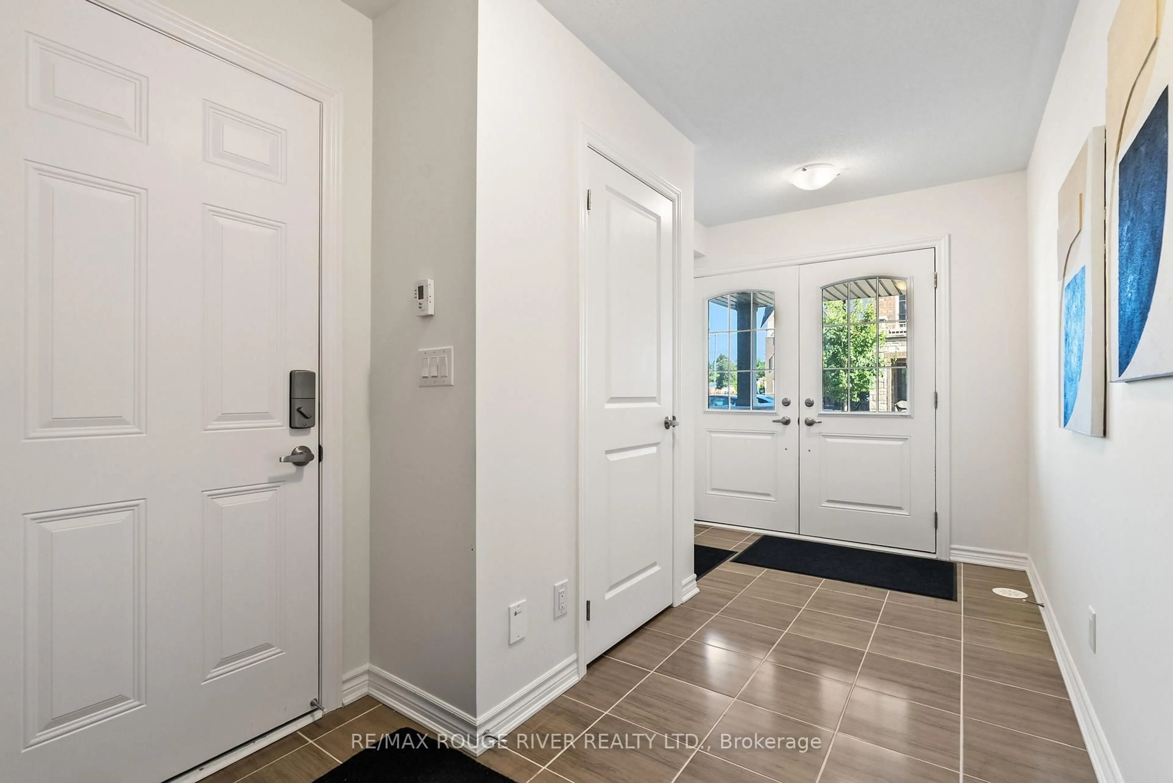 Indoor entryway for 16 Mappin Way, Whitby Ontario L1R 0R4