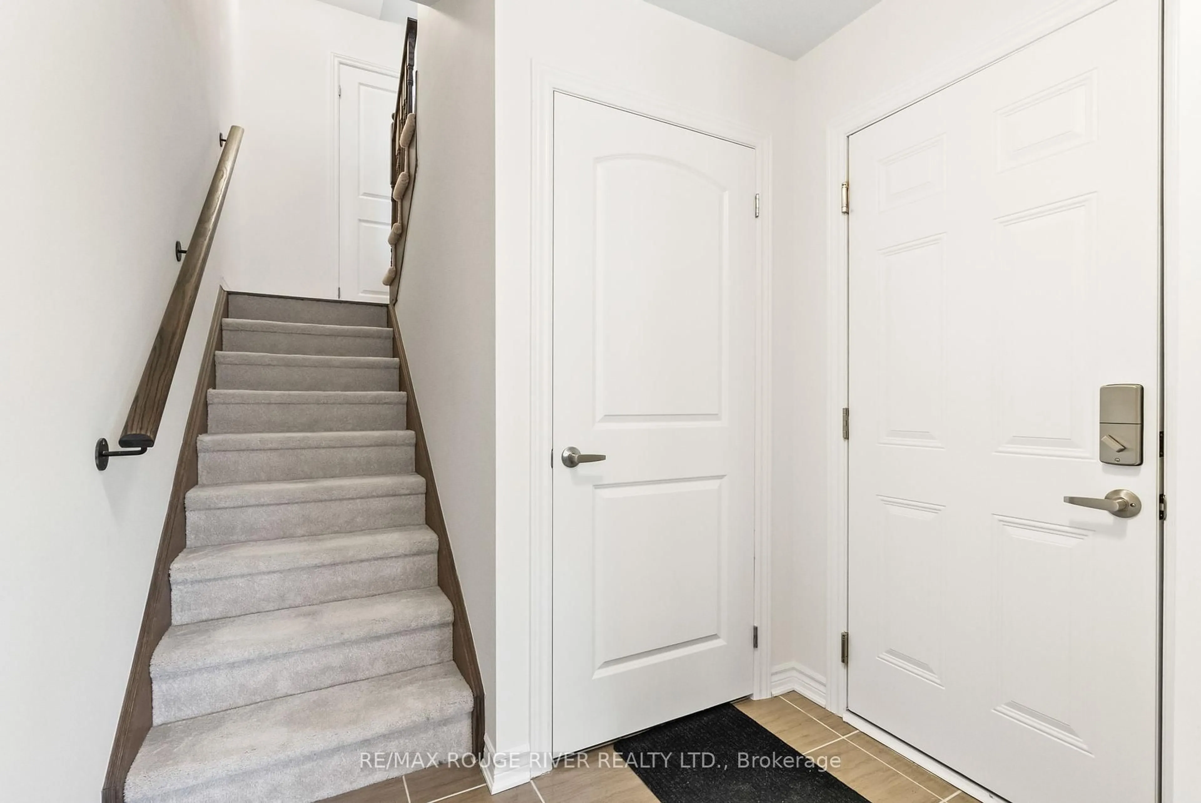 Indoor entryway for 16 Mappin Way, Whitby Ontario L1R 0R4